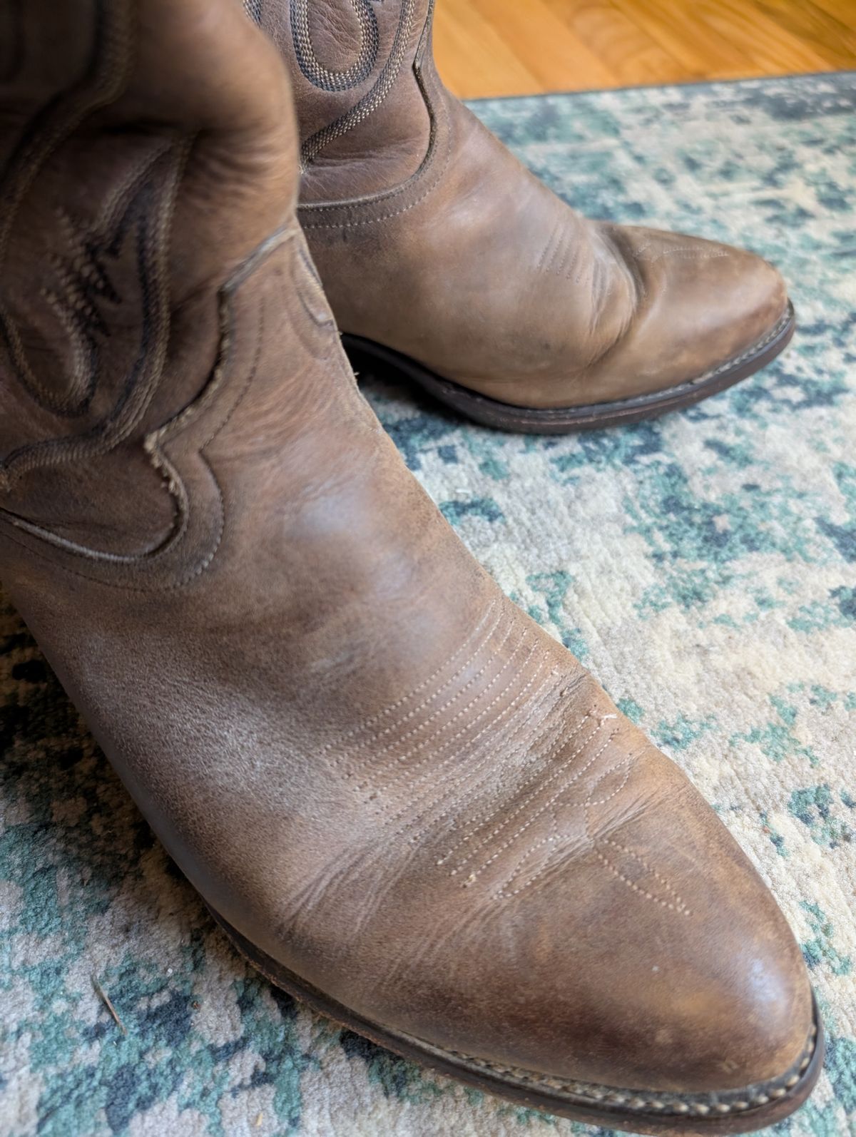 Photo by alkemest on March 23, 2025 of the Tony Lama Vintage 80s Tony Lamas in Unknown Leather.
