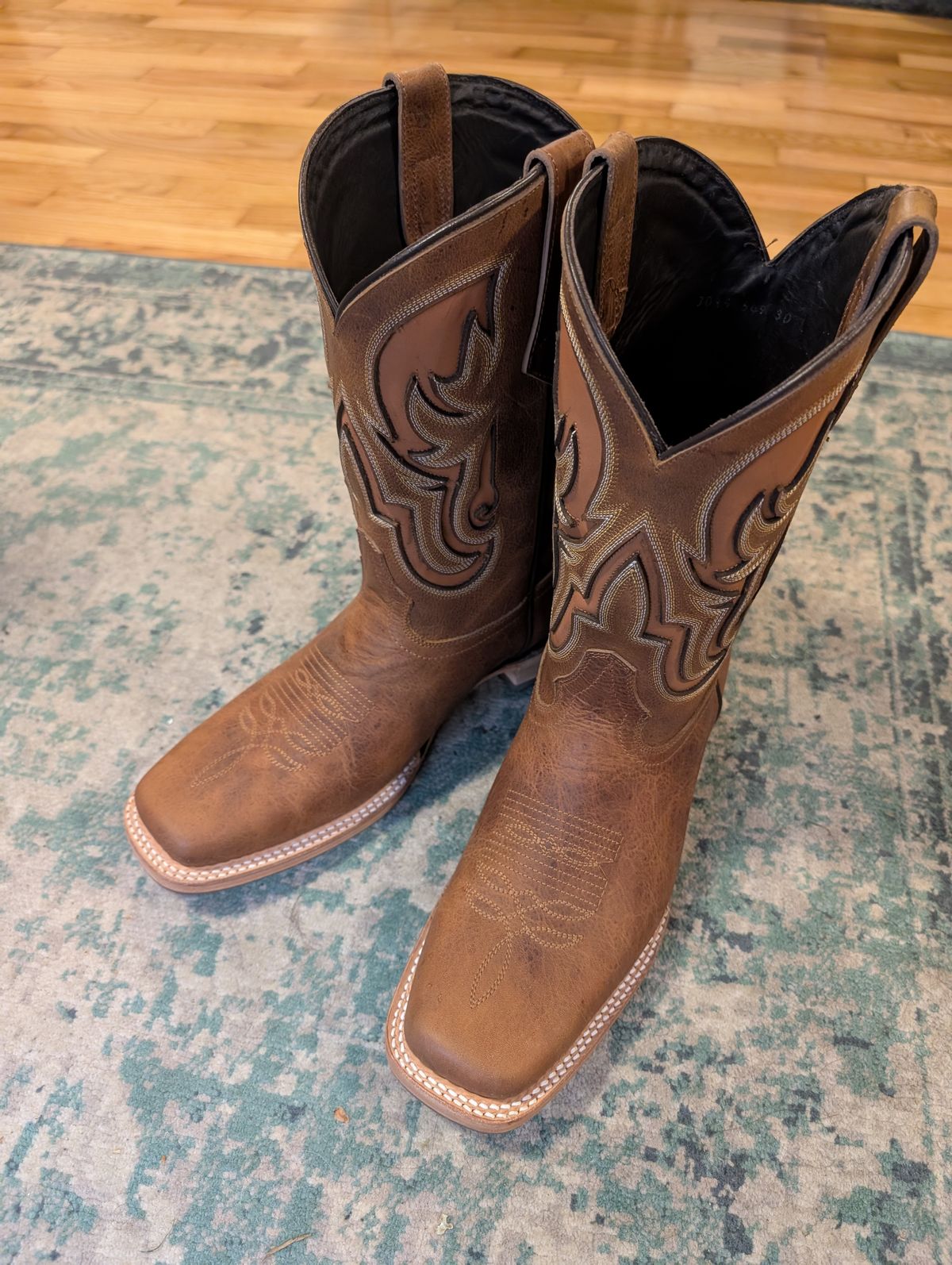 Photo by alkemest on April 29, 2025 of the Silverton Boots Ranch Boot in Honey.