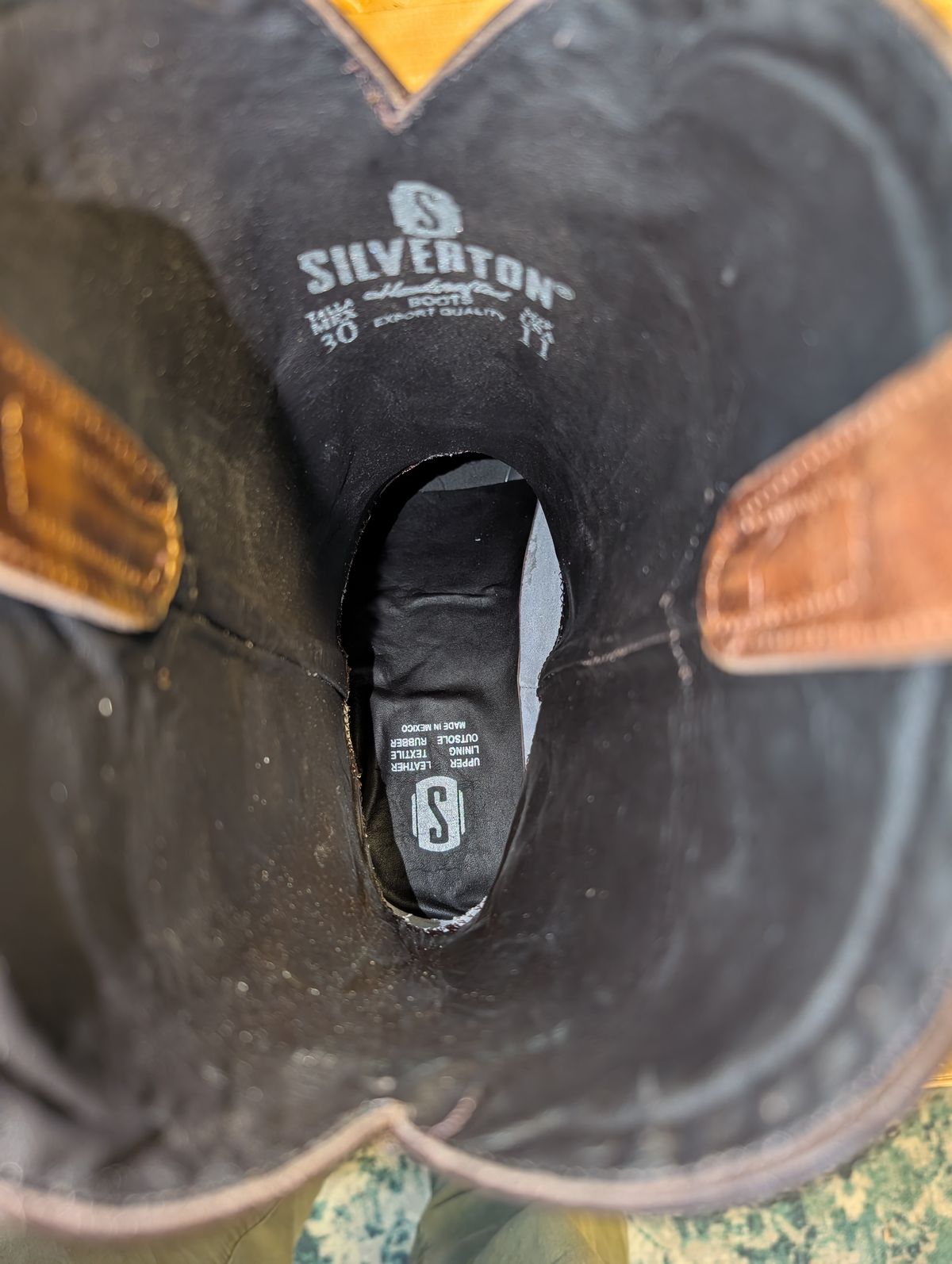 Photo by alkemest on April 29, 2025 of the Silverton Boots Ranch Boot in Honey.