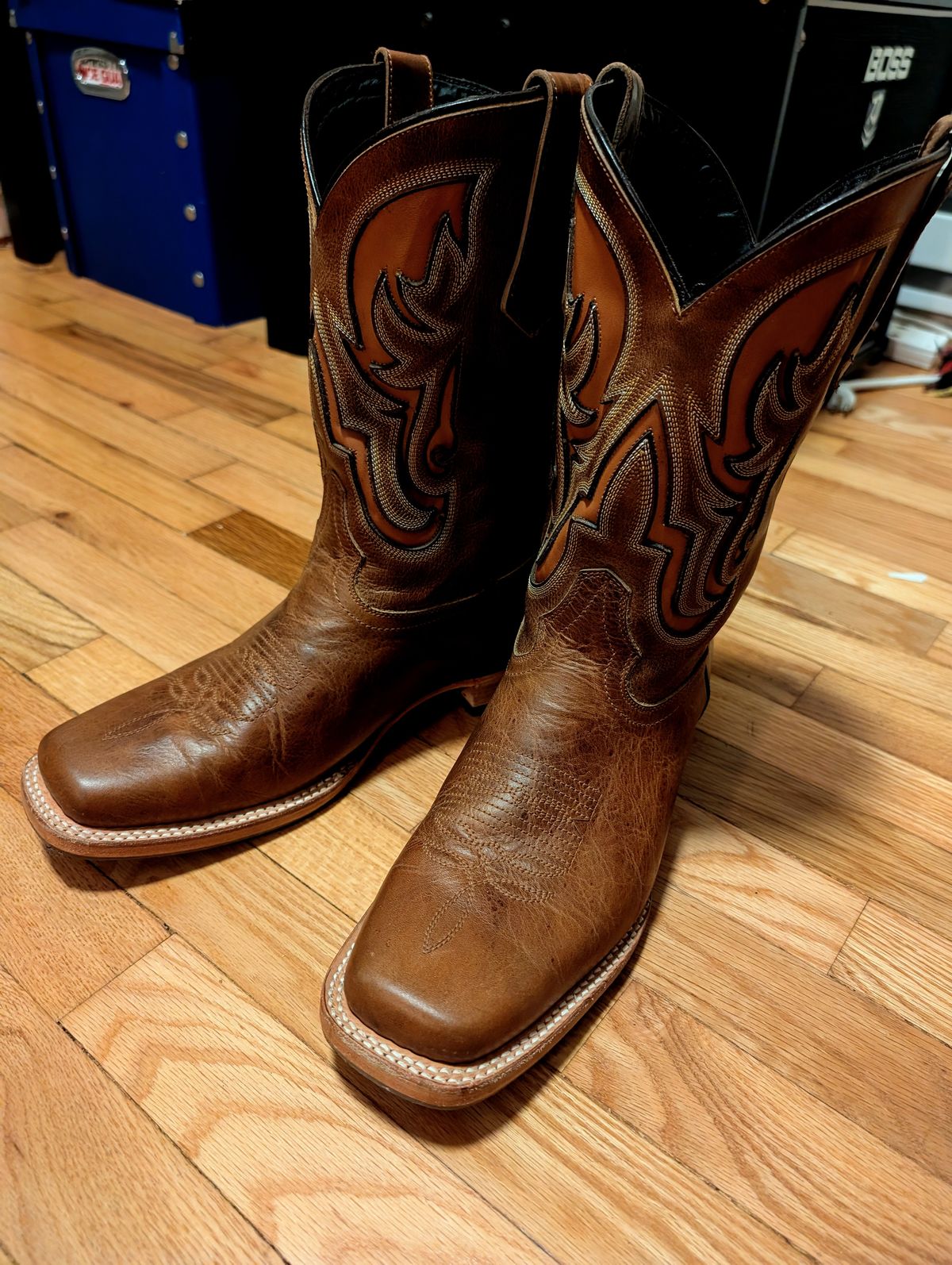 Photo by alkemest on May 7, 2025 of the Silverton Boots Ranch Boot in Honey.