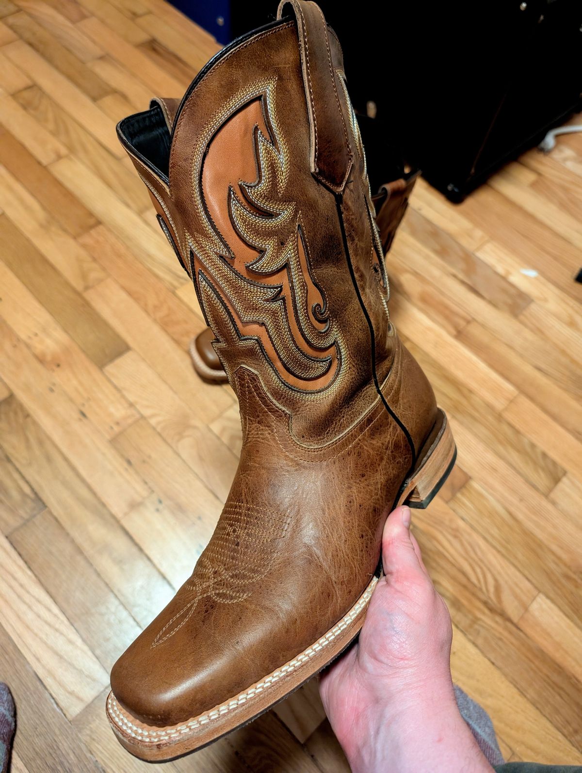 Photo by alkemest on May 7, 2025 of the Silverton Boots Ranch Boot in Honey.