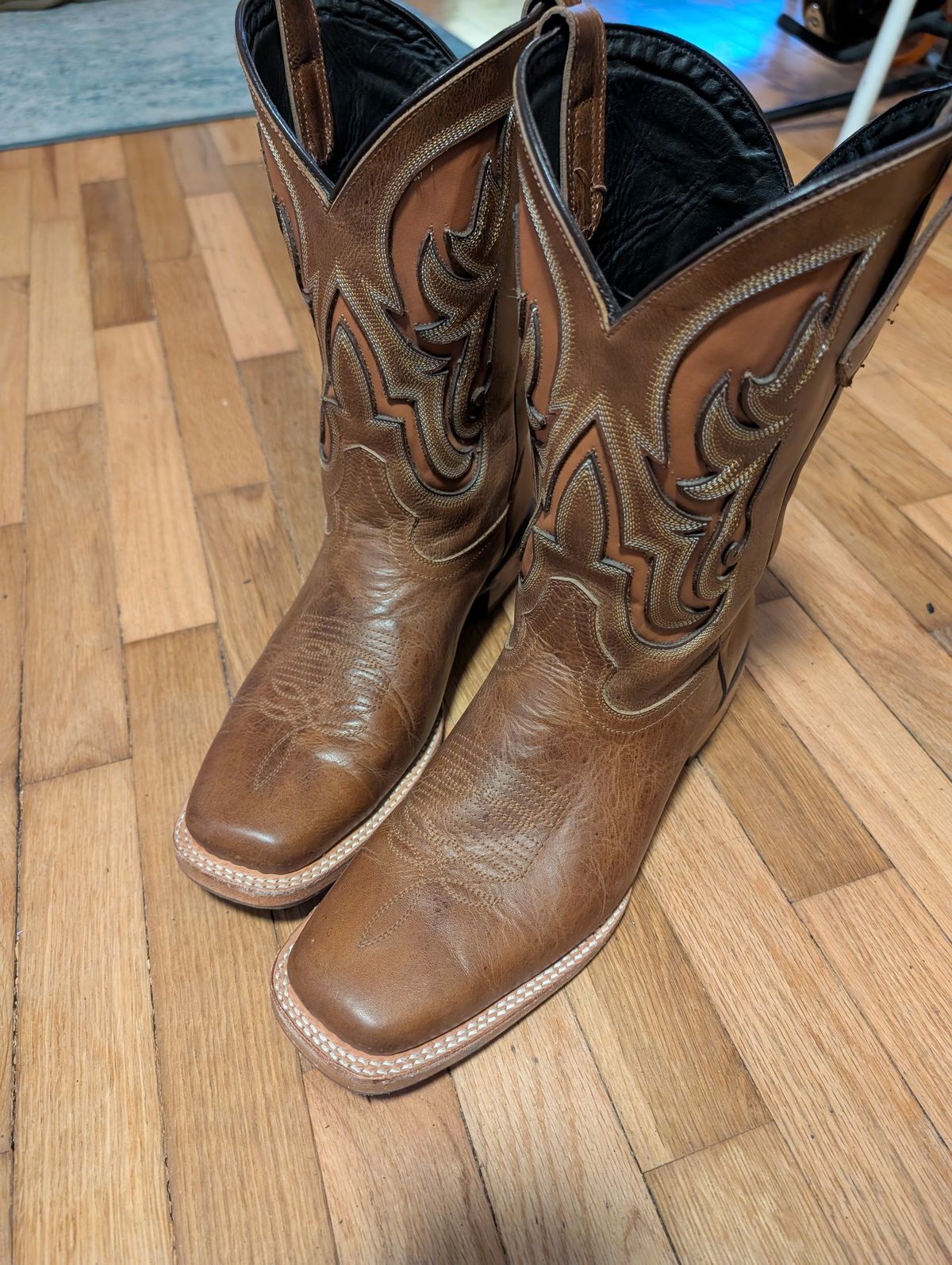 Photo by alkemest on May 23, 2025 of the Silverton Boots Ranch Boot in Honey.