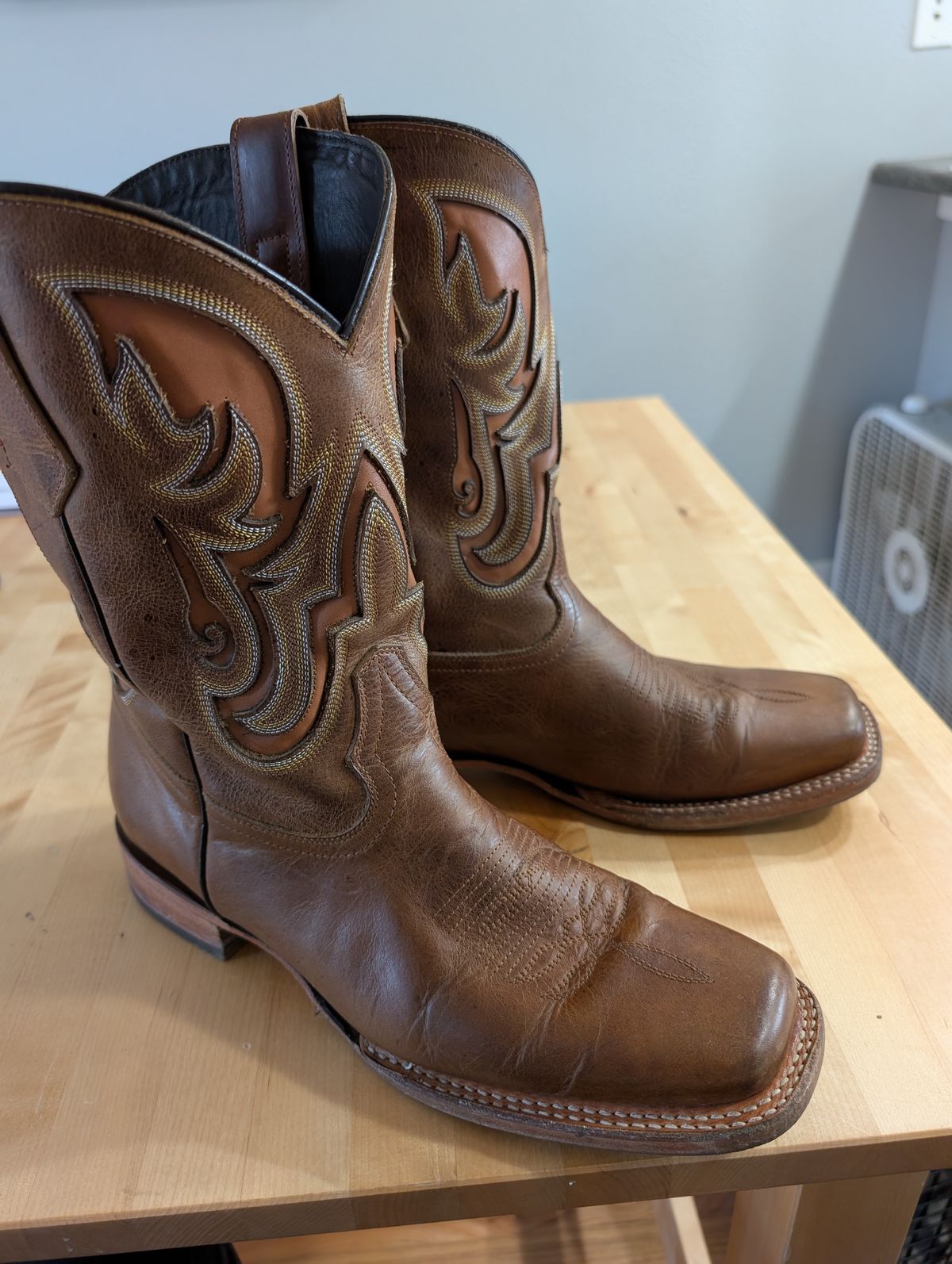 Photo by alkemest on July 27, 2025 of the Silverton Boots Ranch Boot in Honey.