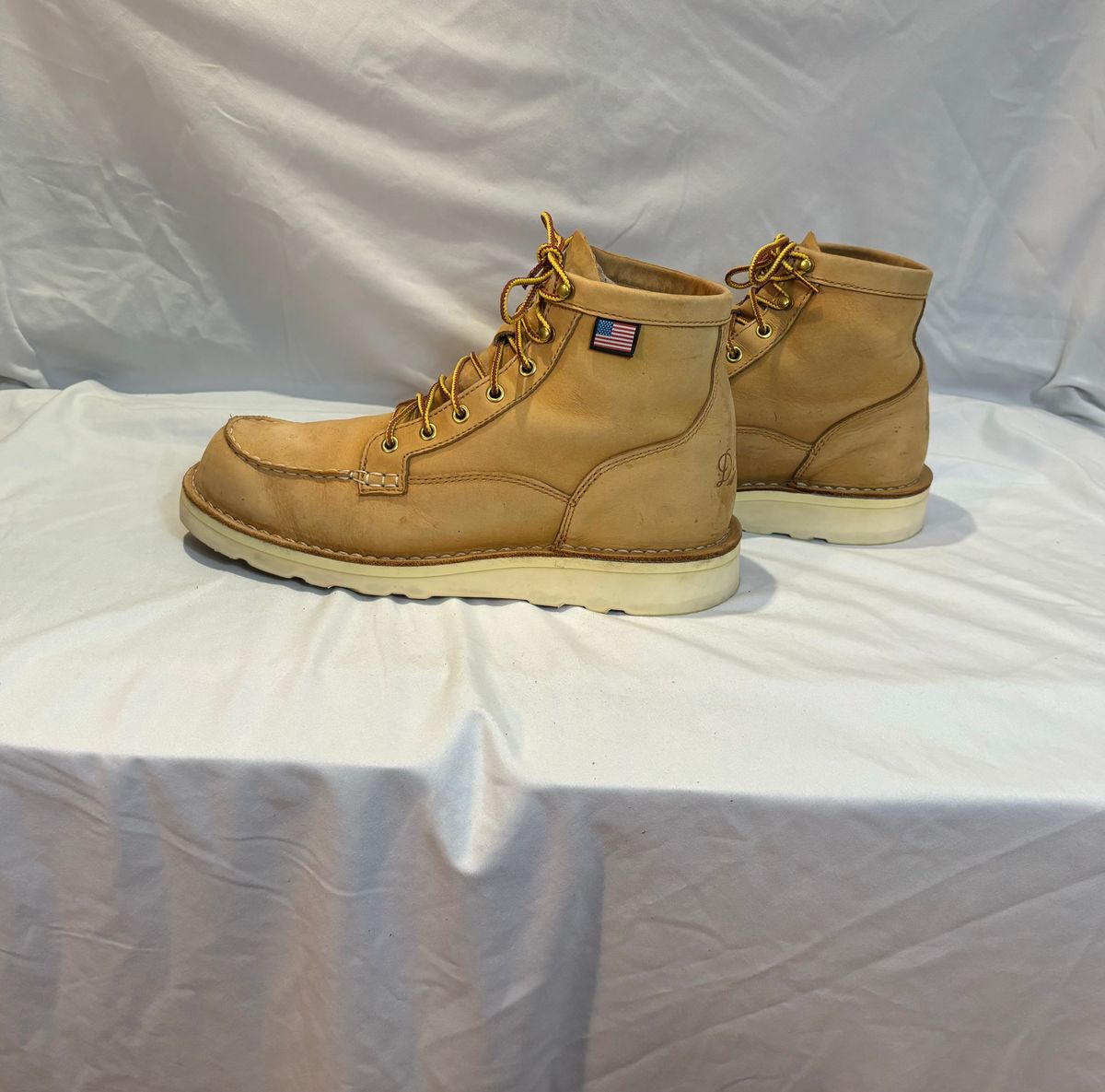 Photo by cjdigs on October 1, 2024 of the Danner Bull Run Moc in Danner / Wheat.