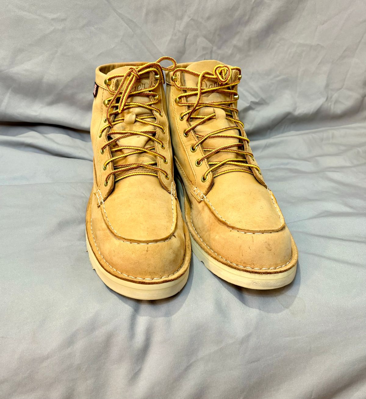 Photo by cjdigs on October 1, 2024 of the Danner Bull Run Moc in Danner / Wheat.