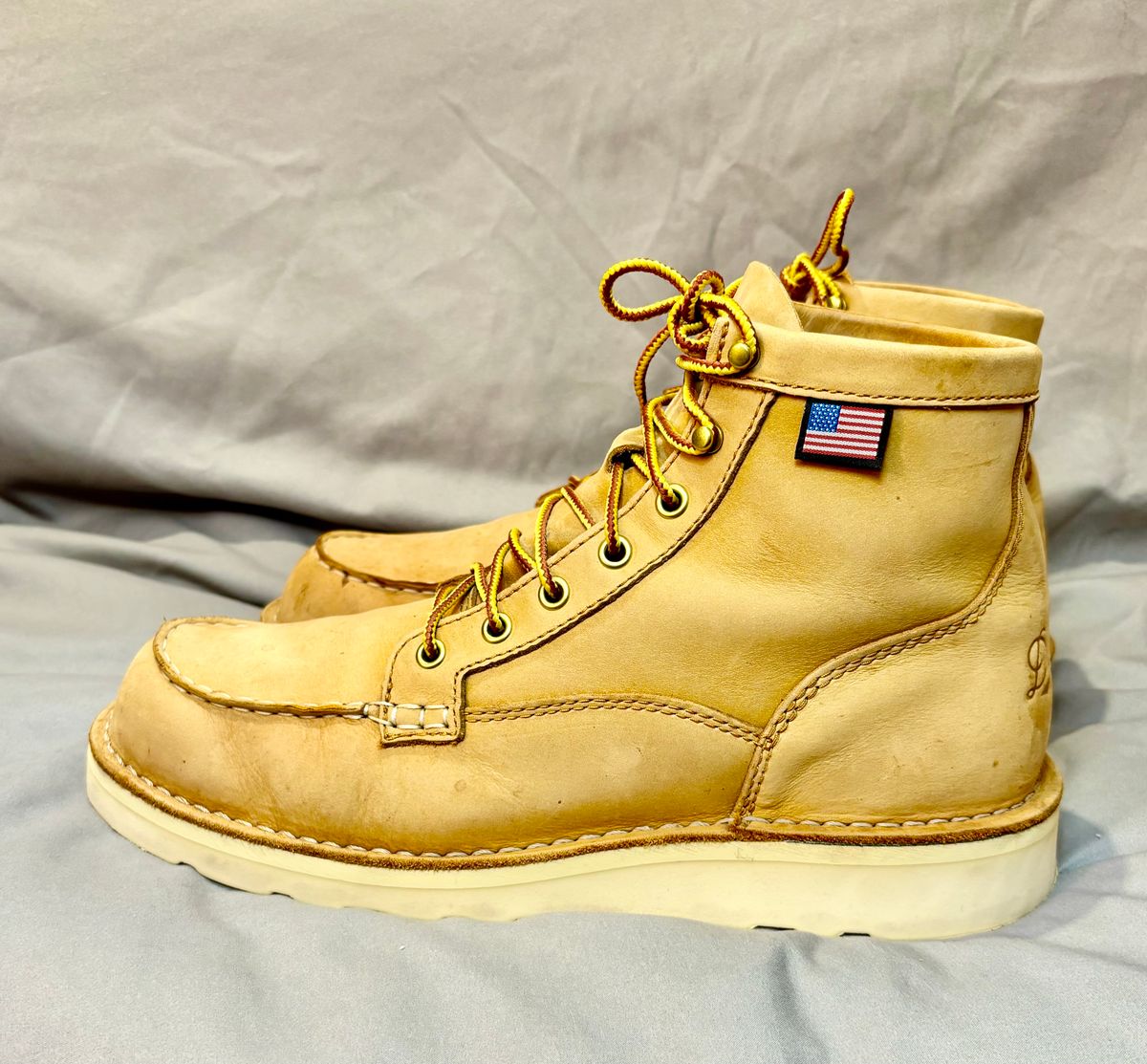 Photo by cjdigs on October 1, 2024 of the Danner Bull Run Moc in Danner / Wheat.