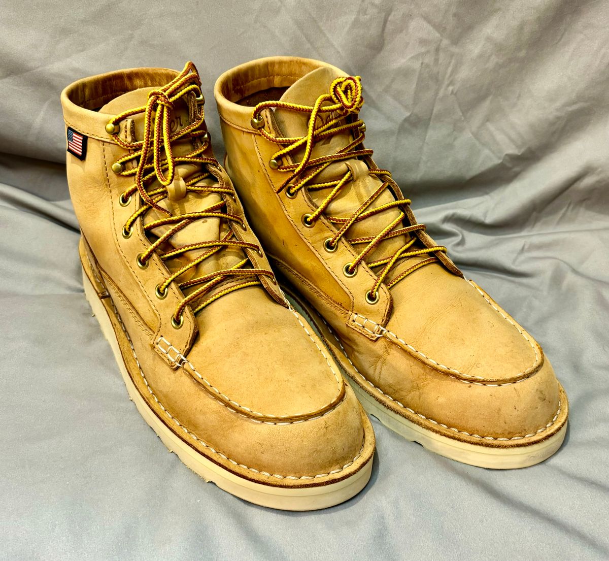 Photo by cjdigs on October 1, 2024 of the Danner Bull Run Moc in Danner / Wheat.