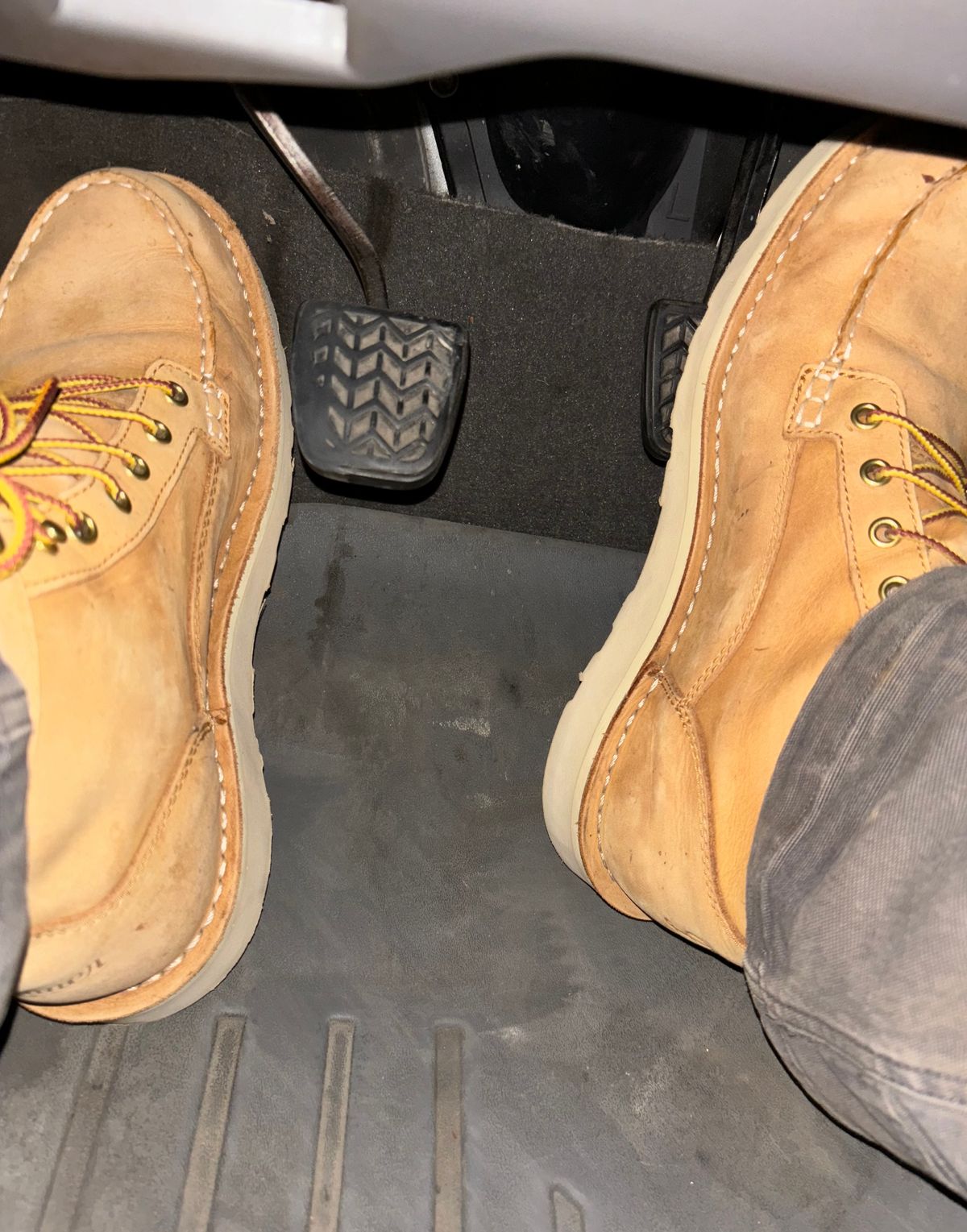 Photo by cjdigs on October 1, 2024 of the Danner Bull Run Moc in Danner / Wheat.