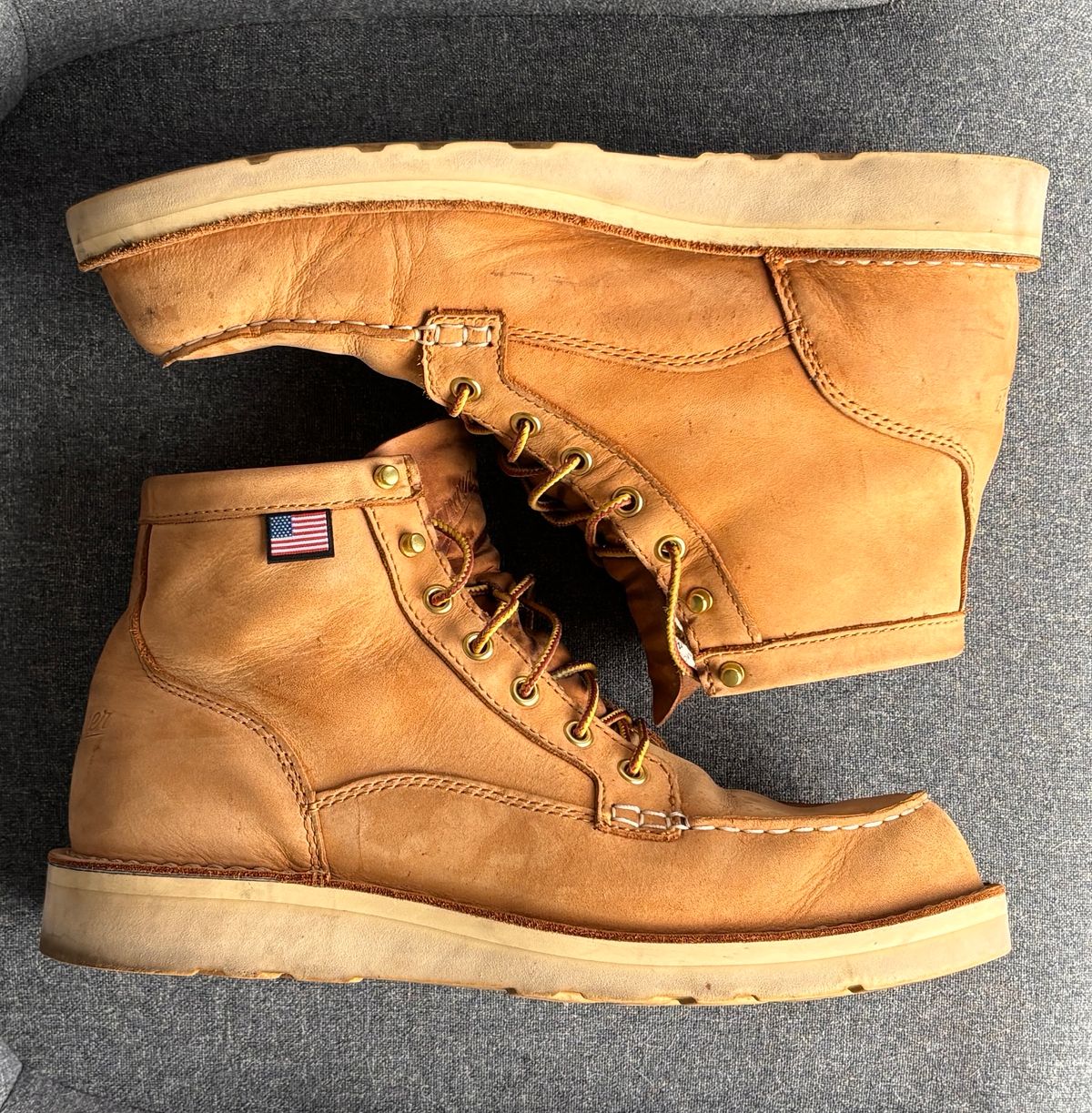 Photo by cjdigs on November 5, 2024 of the Danner Bull Run Moc in Danner / Wheat.
