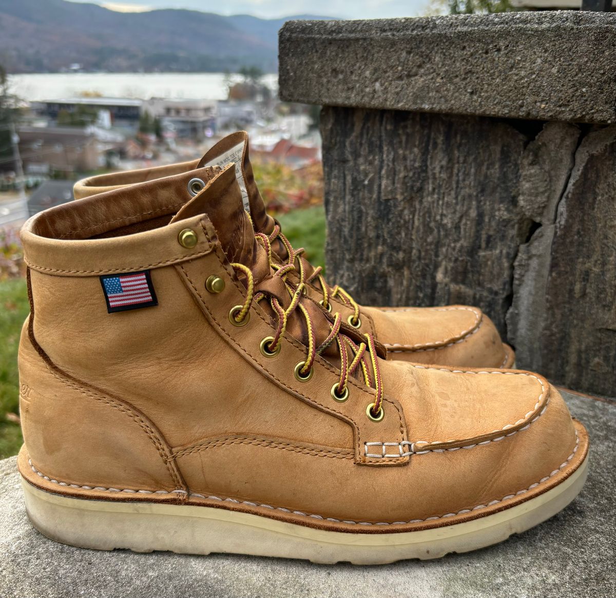 Photo by cjdigs on November 5, 2024 of the Danner Bull Run Moc in Danner / Wheat.