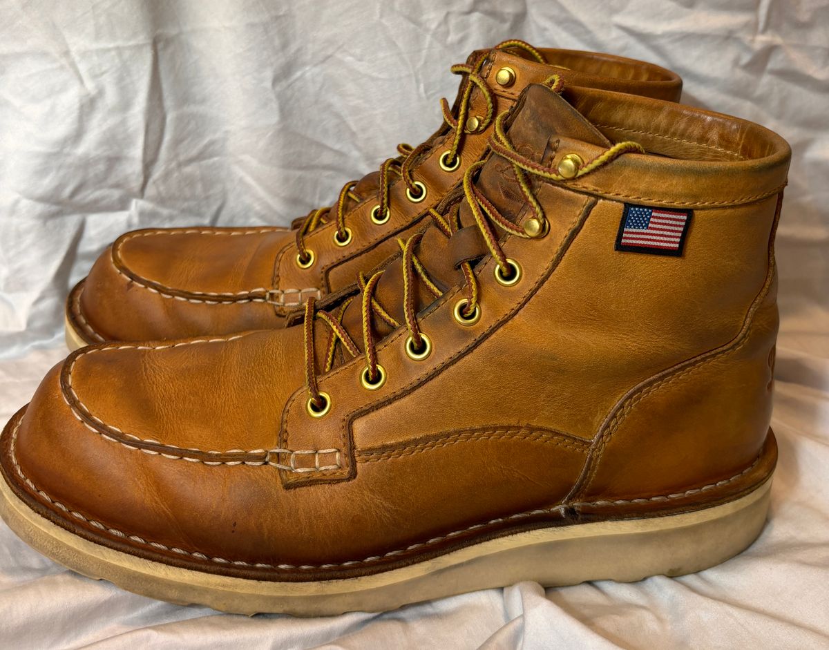 Photo by cjdigs on December 3, 2024 of the Danner Bull Run Moc in Danner / Wheat.