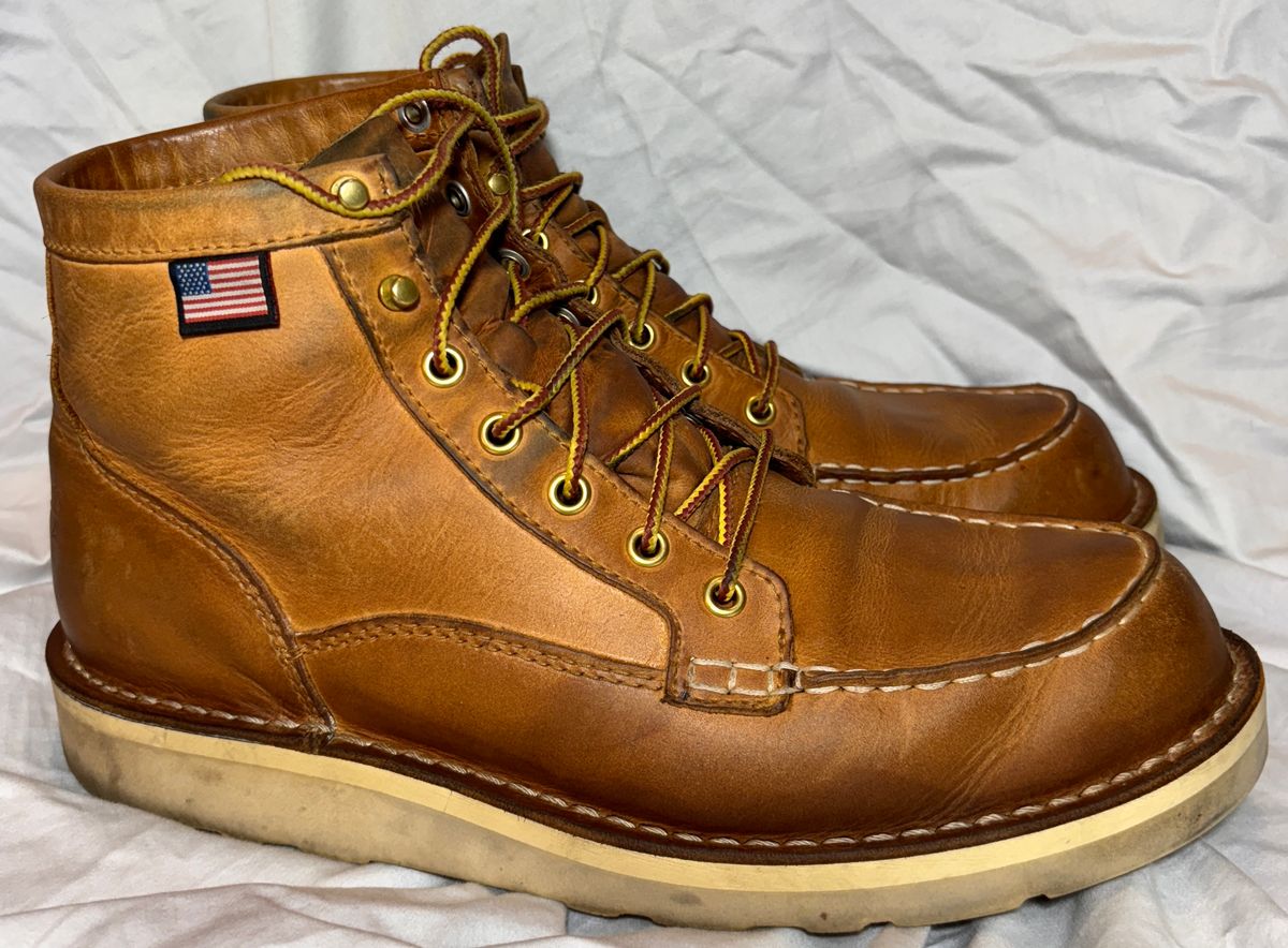 Photo by cjdigs on December 3, 2024 of the Danner Bull Run Moc in Danner / Wheat.