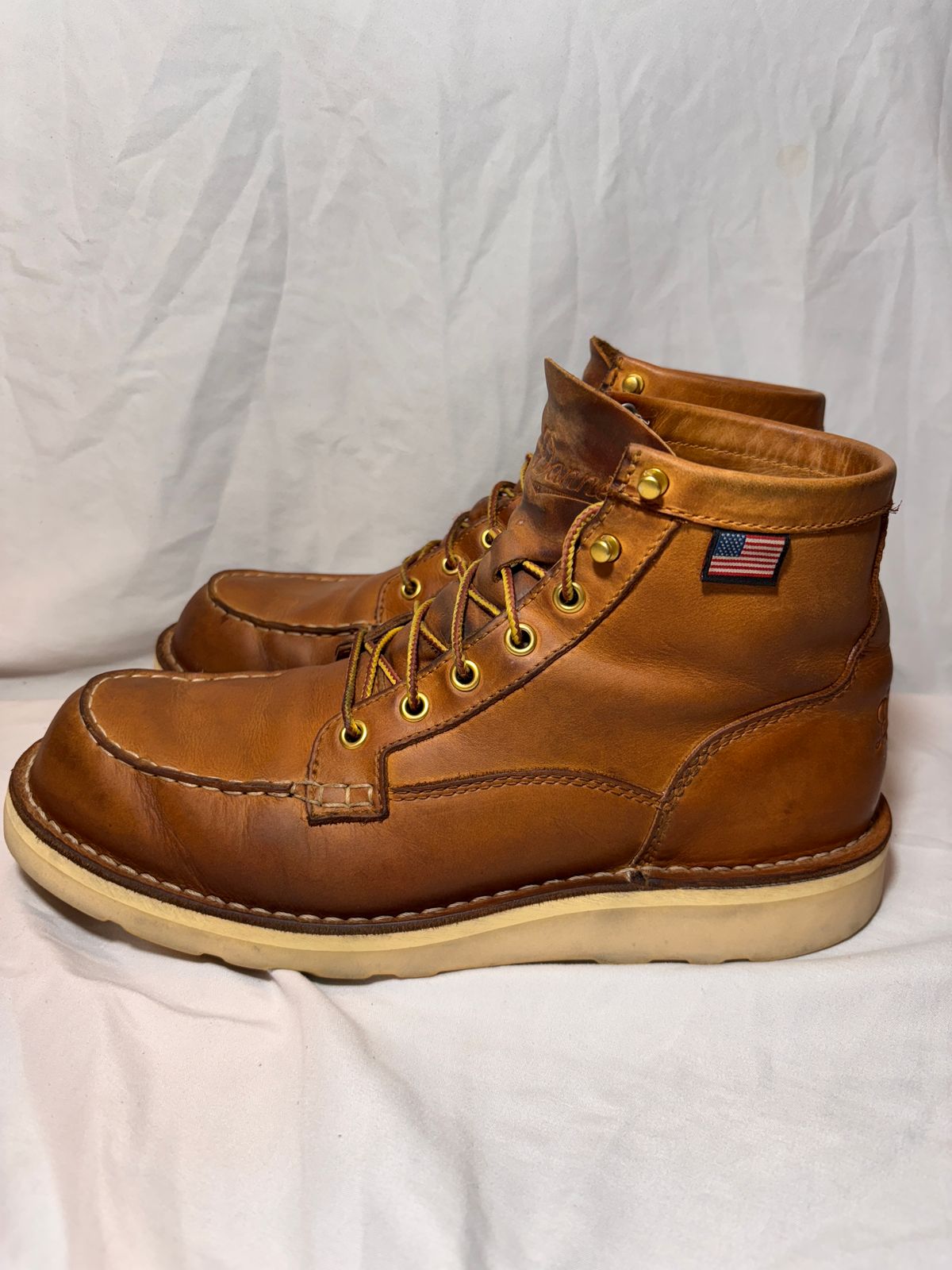 Photo by cjdigs on February 3, 2025 of the Danner Bull Run Moc in Danner / Wheat.