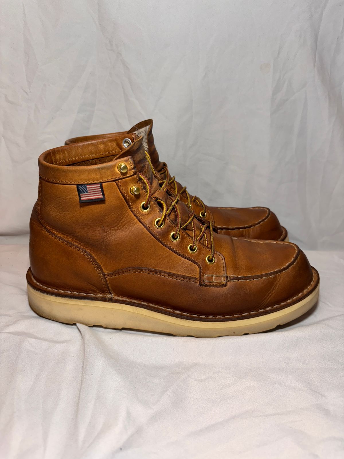 Photo by cjdigs on February 3, 2025 of the Danner Bull Run Moc in Danner / Wheat.