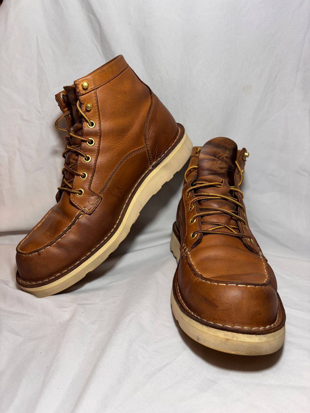Photo by cjdigs on February 3, 2025 of the Danner Bull Run Moc in Danner / Wheat.