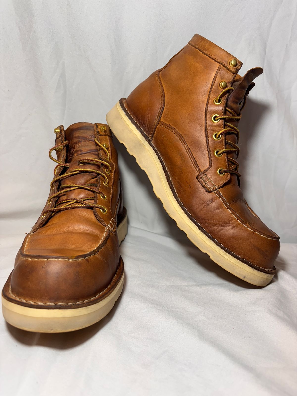 Photo by cjdigs on February 3, 2025 of the Danner Bull Run Moc in Danner / Wheat.
