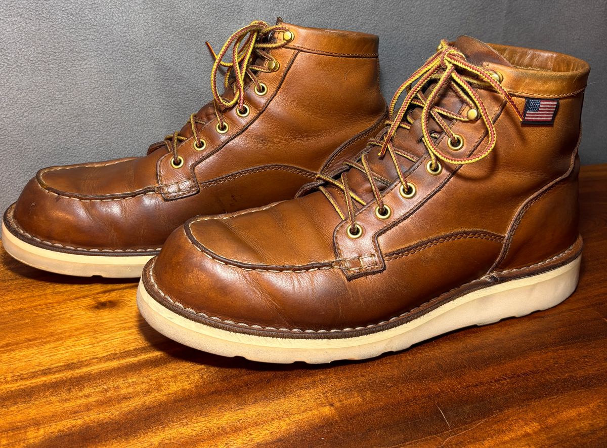 Photo by cjdigs on April 4, 2025 of the Danner Bull Run Moc in Danner / Wheat.