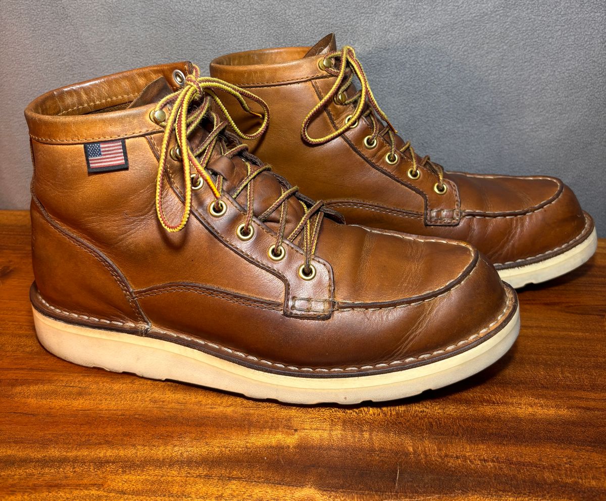 Photo by cjdigs on April 4, 2025 of the Danner Bull Run Moc in Danner / Wheat.