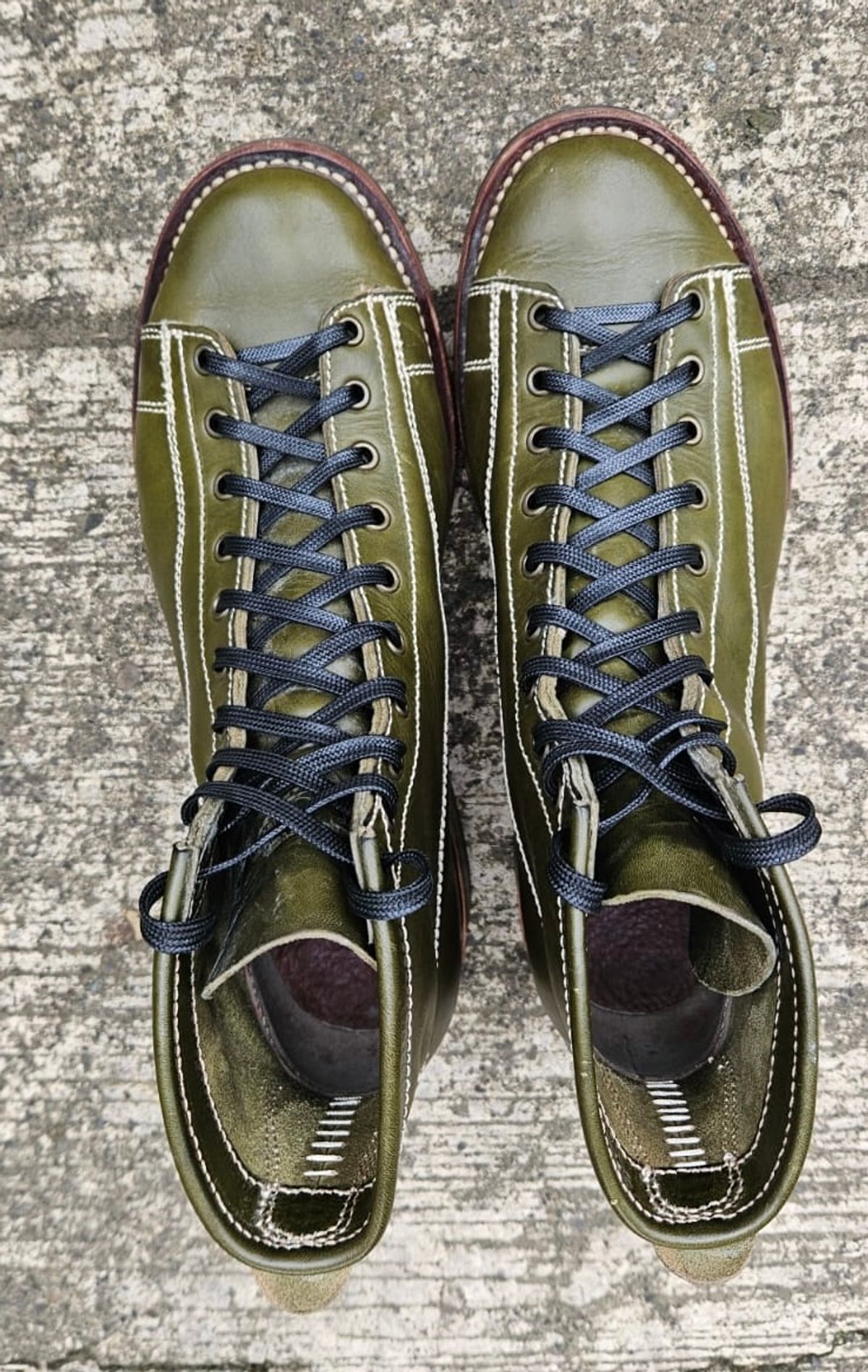 Photo by patinachroniclesDVO on November 1, 2025 of the Willie's Handmade Boots Pioneer Lace To Toe in Badalassi Carlo Oliva Minerva.