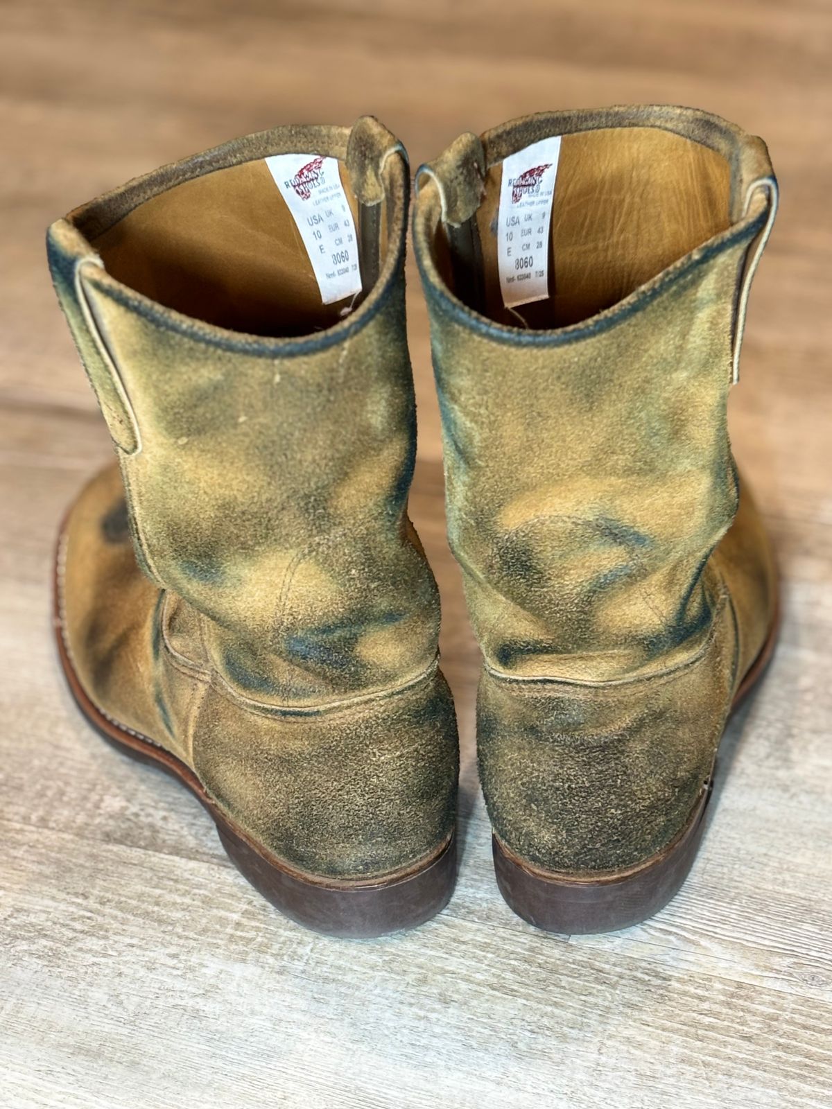 Photo by winters_8 on December 6, 2025 of the Red Wing Pecos in S.B. Foot Hawthorne Muleskinner.