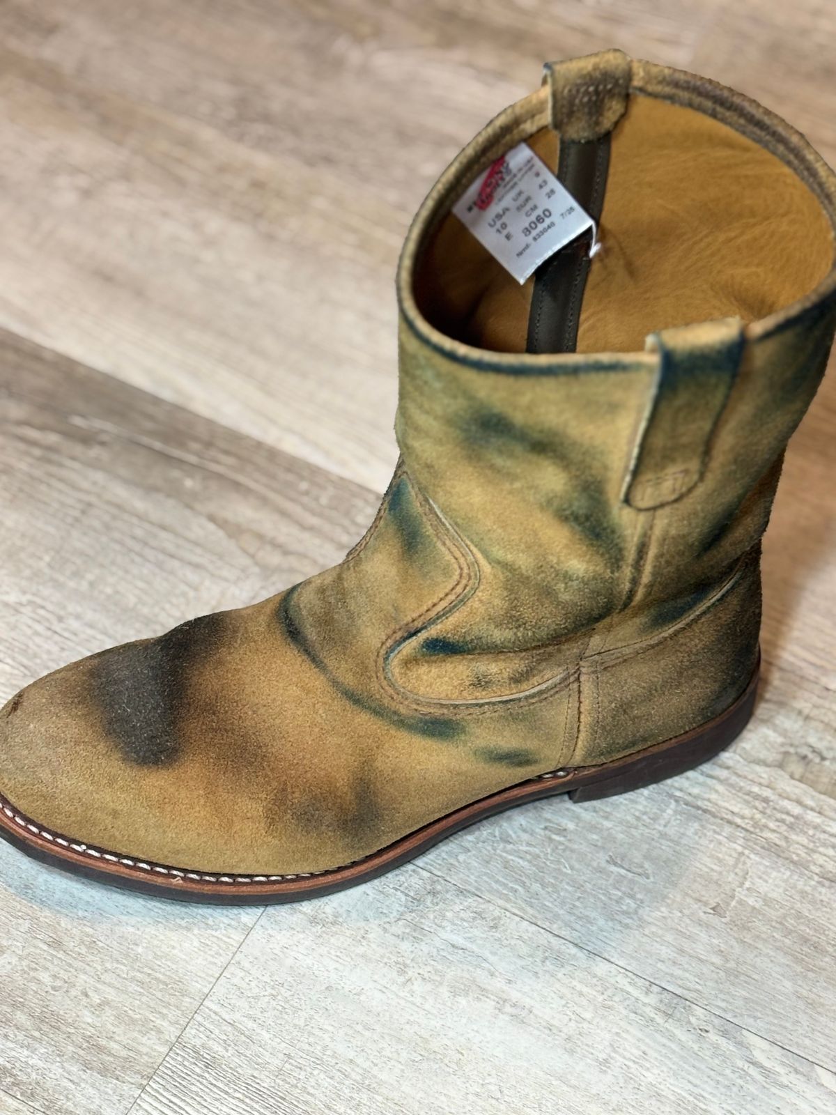 Photo by winters_8 on December 6, 2025 of the Red Wing Pecos in S.B. Foot Hawthorne Muleskinner.