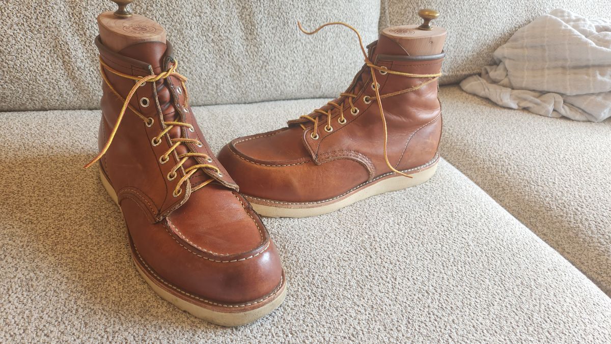 Photo by MasterResource4890 on August 25, 2024 of the Red Wing 6-Inch Classic Moc in S.B. Foot Oro Legacy.