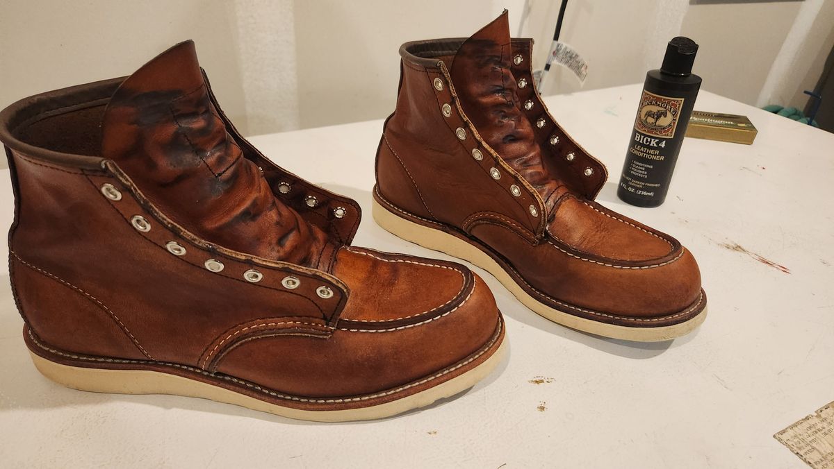 Photo by MasterResource4890 on November 29, 2024 of the Red Wing 6-Inch Classic Moc in S.B. Foot Oro Legacy.