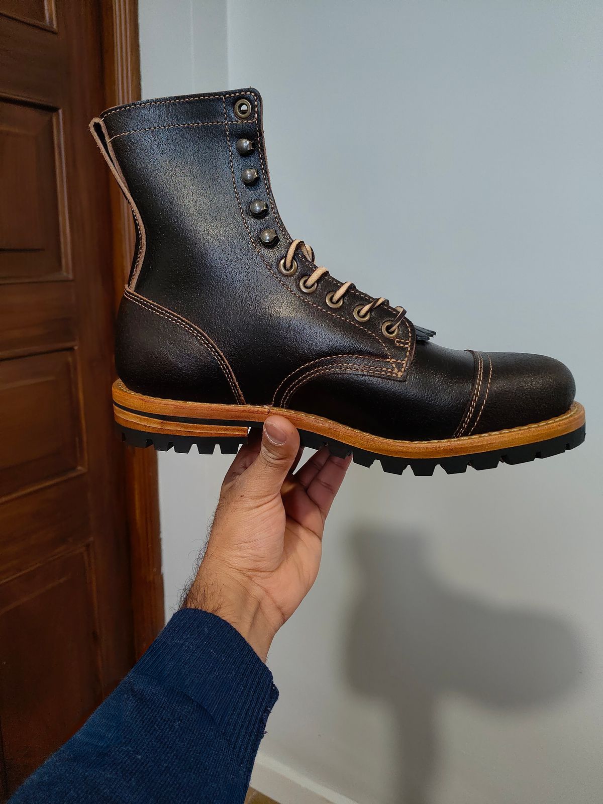 Photo by bootswith_adi on January 11, 2026 of the Truman Upland Boot in Horween Java Waxed Flesh.