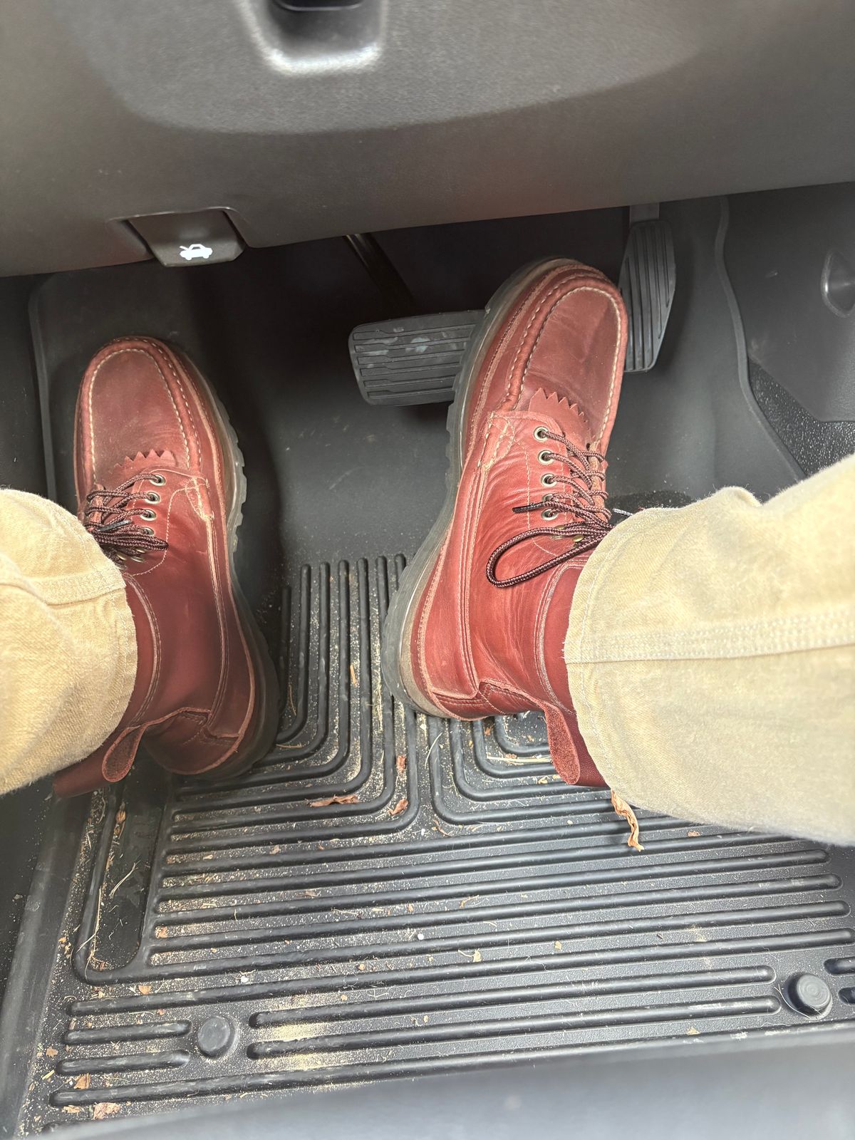 Photo by jimmyshoestrings on July 18, 2025 of the Russell Moccasin Co. Big Cambo in Russell Moccasin Co./Walnut Timberjack.
