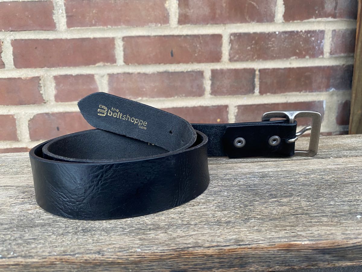 Photo by jacobjanes on December 2, 2025 of the The Belt Shoppe 1.5” Full Grain Buffalo Leather in Black Buffalo.