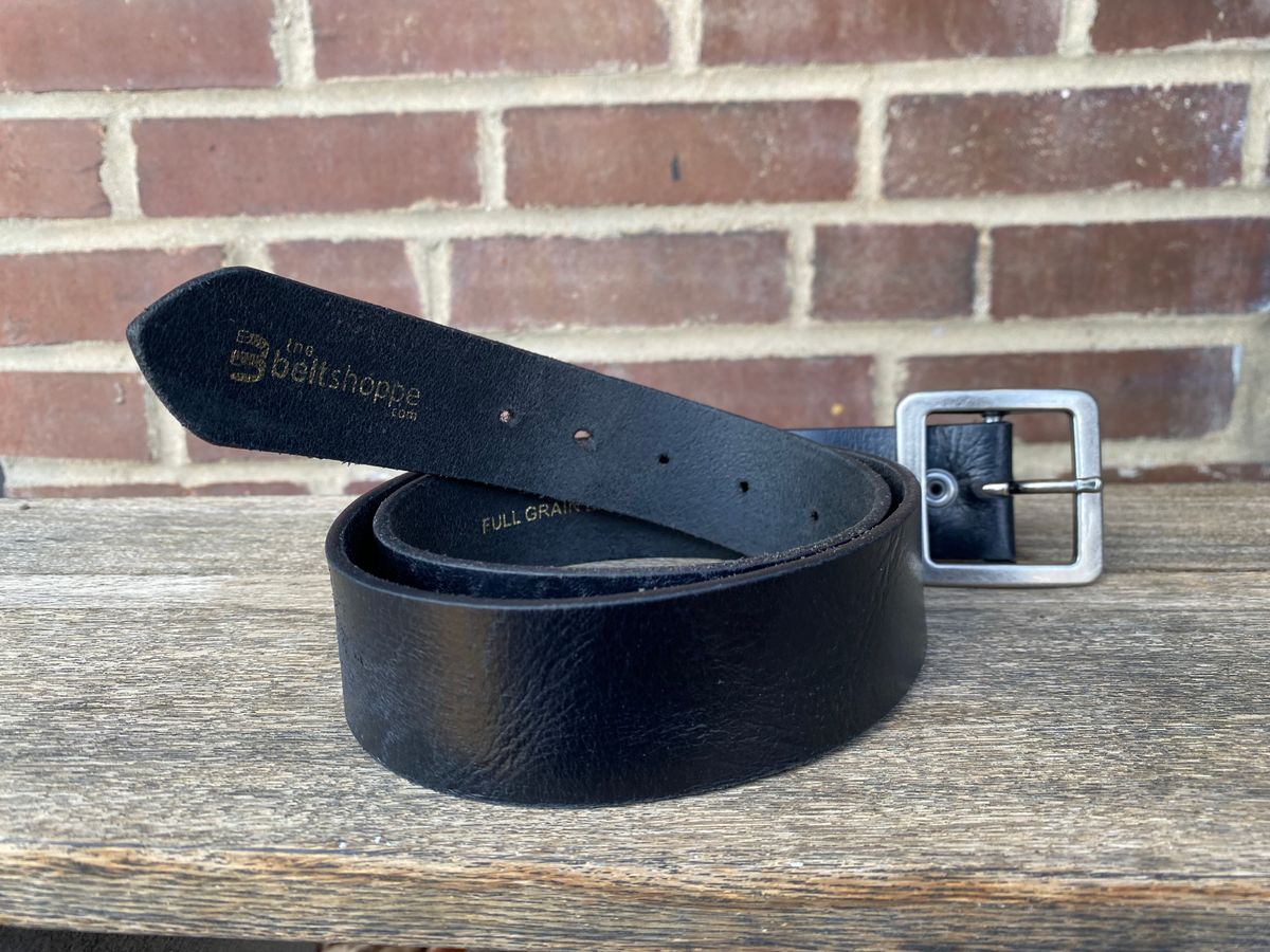 Photo by jacobjanes on January 5, 2026 of the The Belt Shoppe 1.5” Full Grain Buffalo Leather in Black Buffalo.