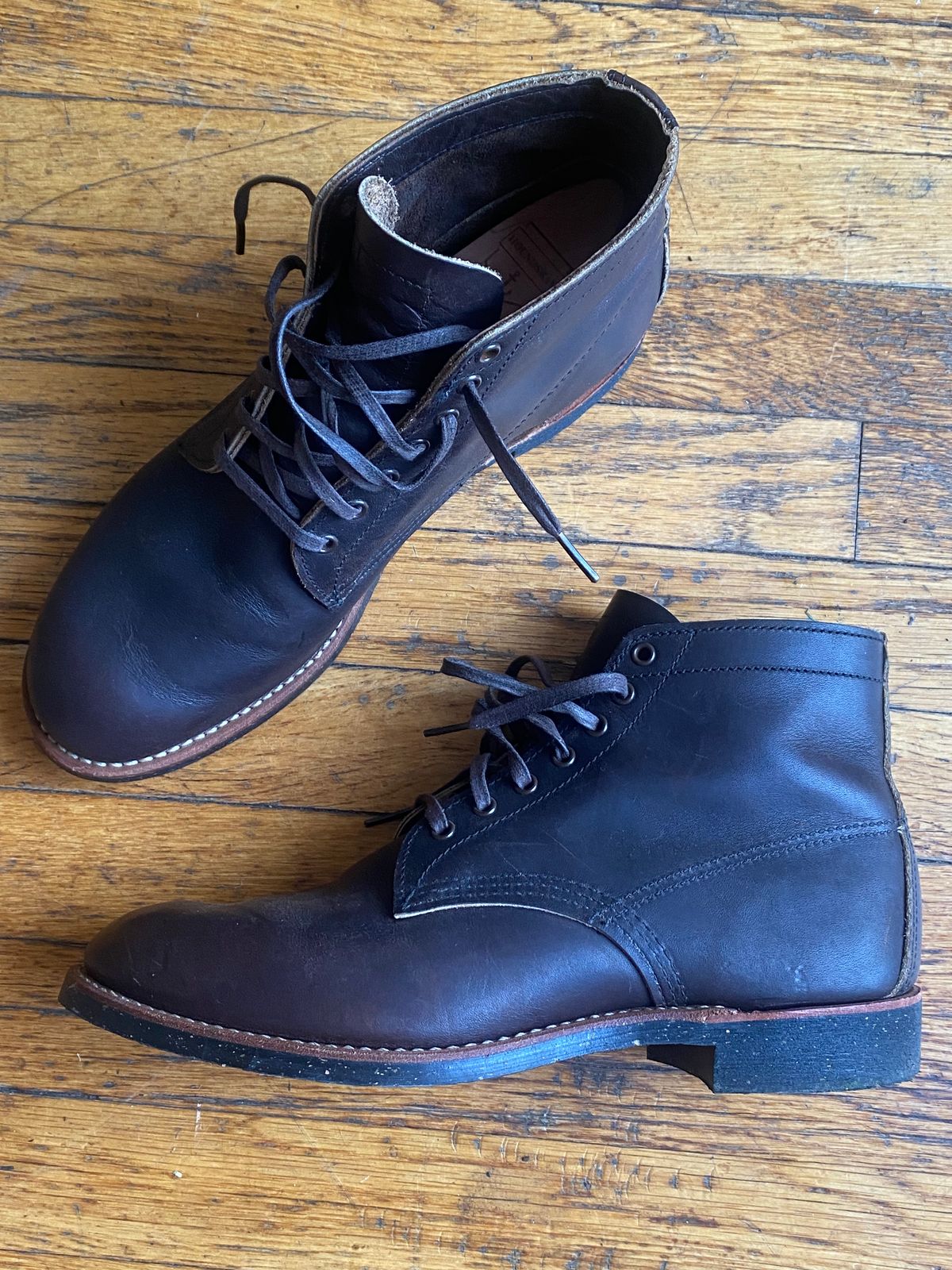 Photo by jacobjanes on June 11, 2025 of the Red Wing Merchant in S.B. Foot Ebony Harness.