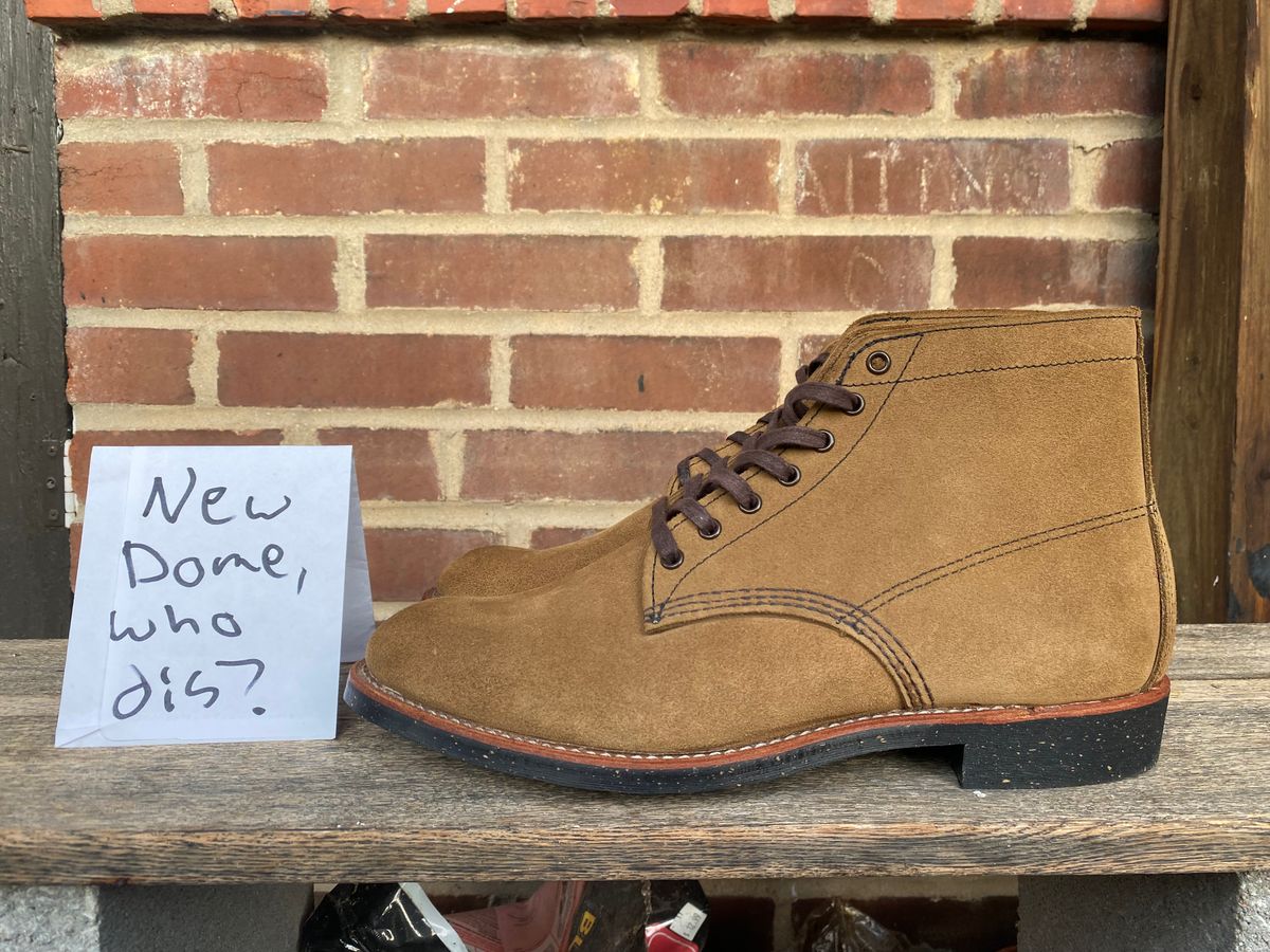 Photo by jacobjanes on October 1, 2025 of the Red Wing Merchant 8062 in S.B. Foot Olive Mohave Roughout.