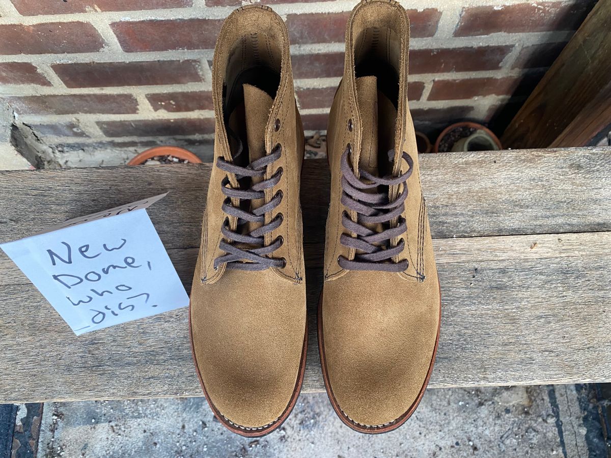 Photo by jacobjanes on October 1, 2025 of the Red Wing Merchant 8062 in S.B. Foot Olive Mohave Roughout.