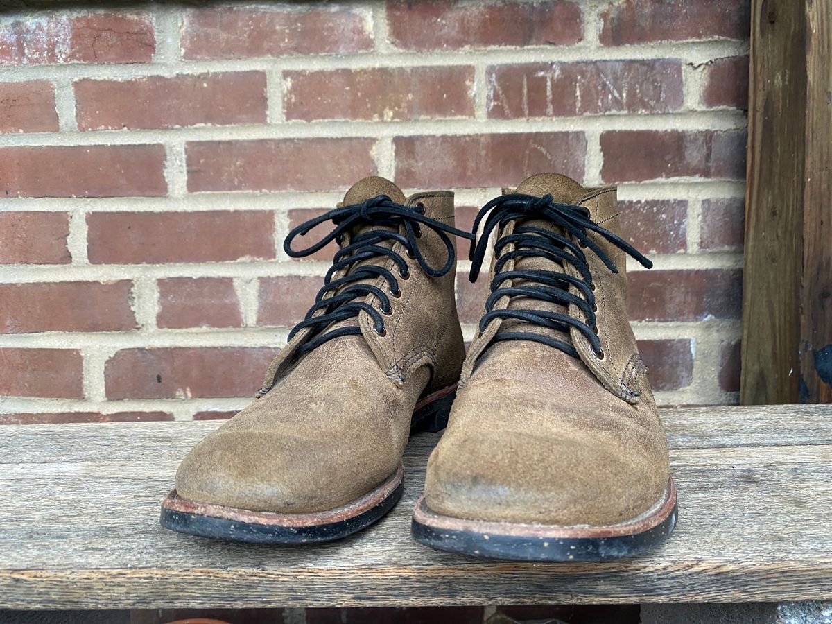 Photo by jacobjanes on November 1, 2025 of the Red Wing Merchant 8062 in S.B. Foot Olive Mohave Roughout.