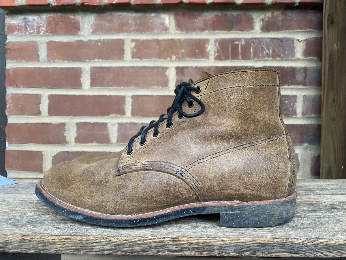 Photo by jacobjanes on November 1, 2025 of the Red Wing Merchant 8062 in S.B. Foot Olive Mohave Roughout.