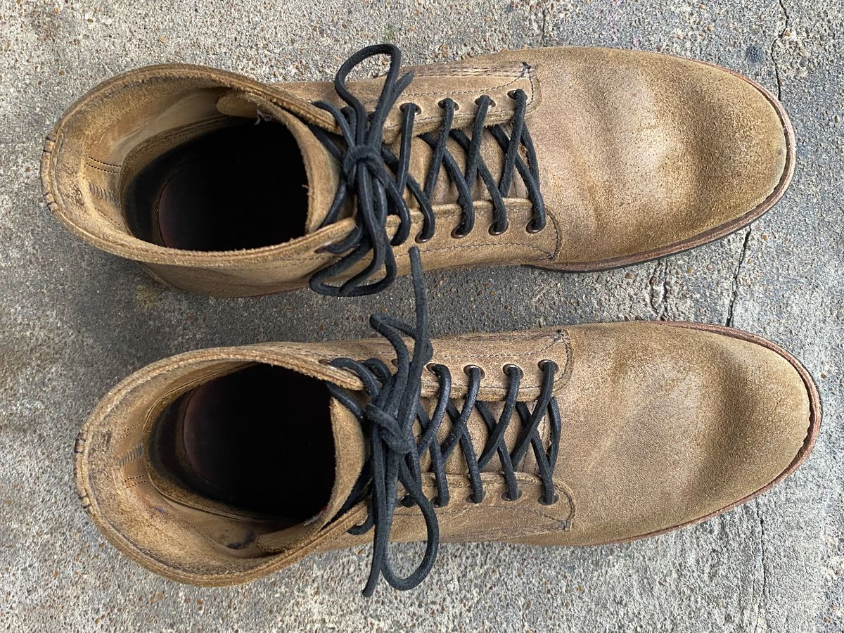 Photo by jacobjanes on November 1, 2025 of the Red Wing Merchant 8062 in S.B. Foot Olive Mohave Roughout.