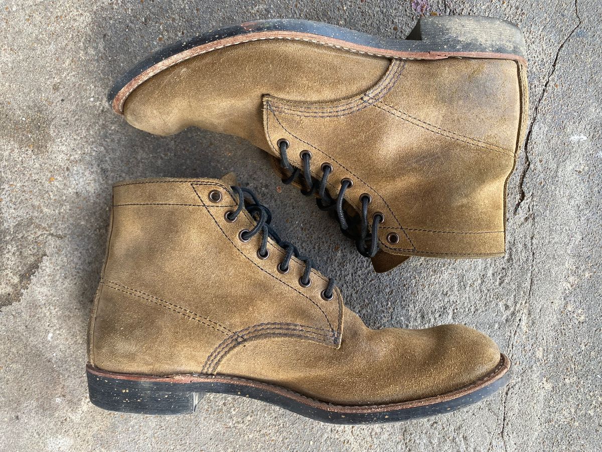 Photo by jacobjanes on January 5, 2026 of the Red Wing Merchant 8062 in S.B. Foot Olive Mohave Roughout.