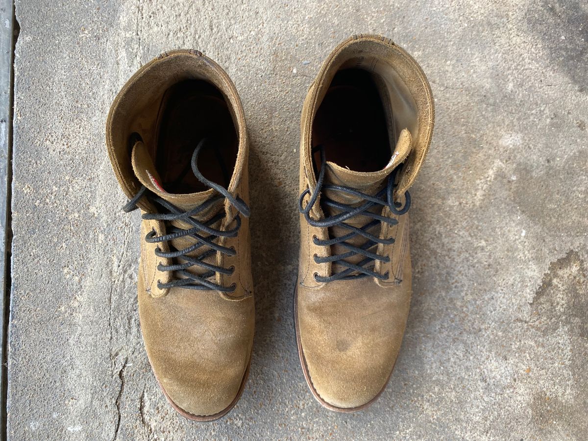 Photo by jacobjanes on January 5, 2026 of the Red Wing Merchant 8062 in S.B. Foot Olive Mohave Roughout.