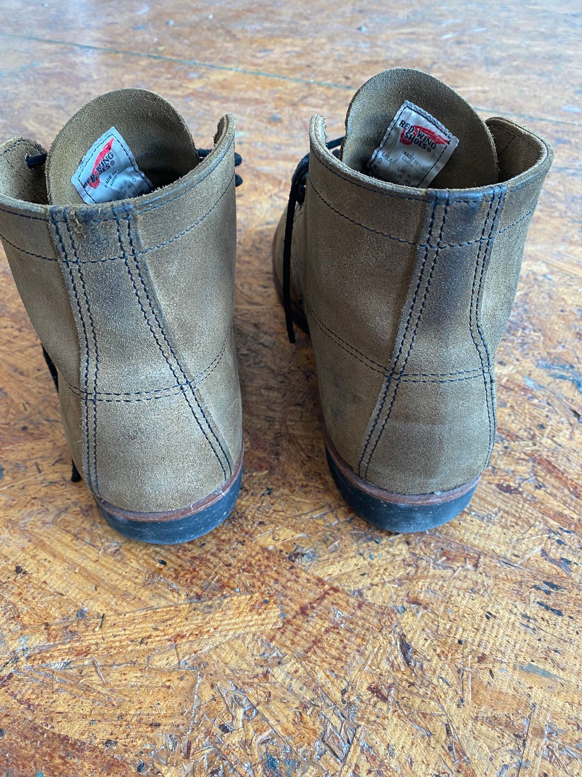 Photo by jacobjanes on February 5, 2026 of the Red Wing Merchant 8062 in S.B. Foot Olive Mohave Roughout.