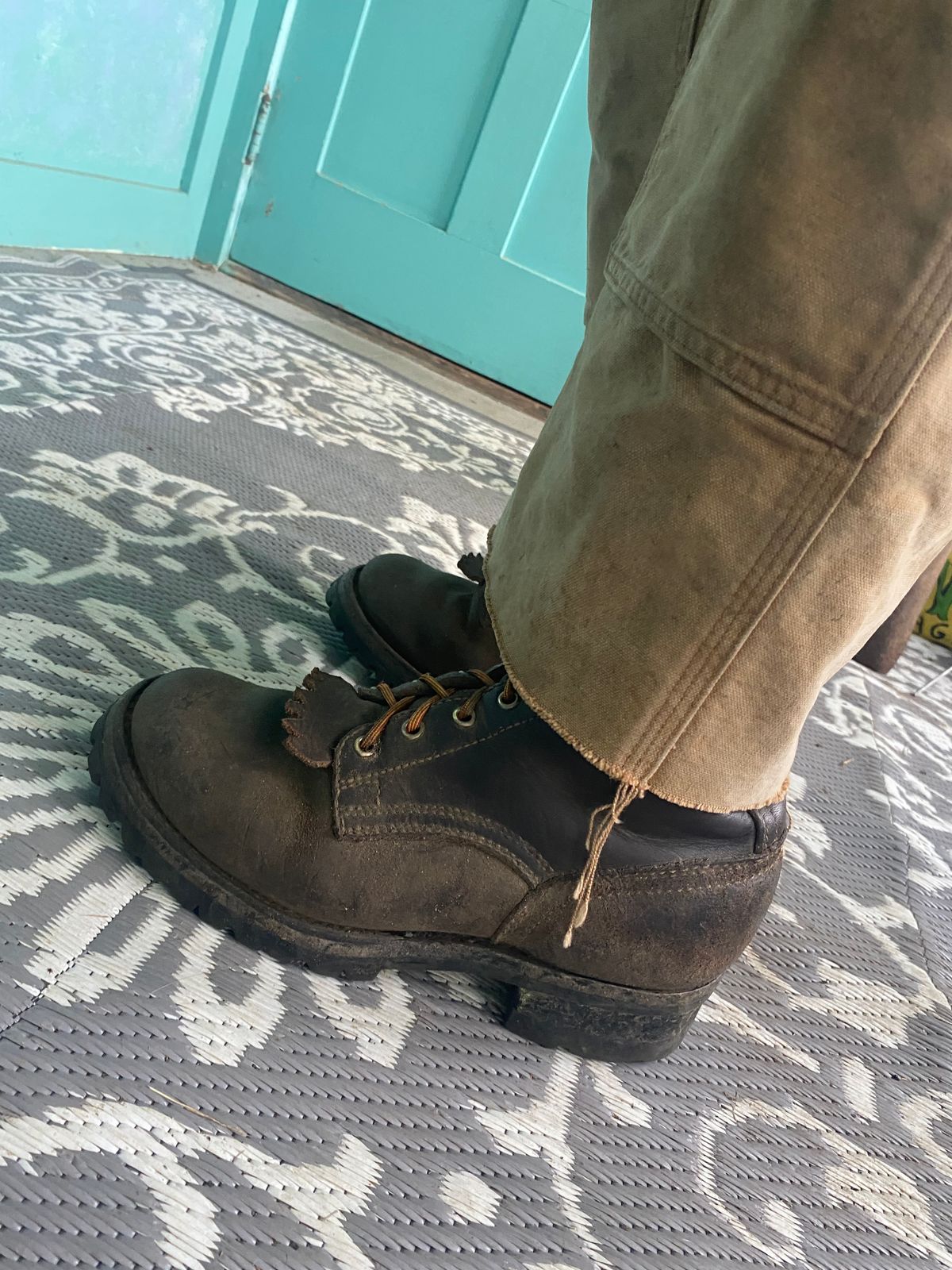 Photo by ColetonFuller on October 5, 2024 of the Drew's Boots 10-inch Logger in Brown Roughout.