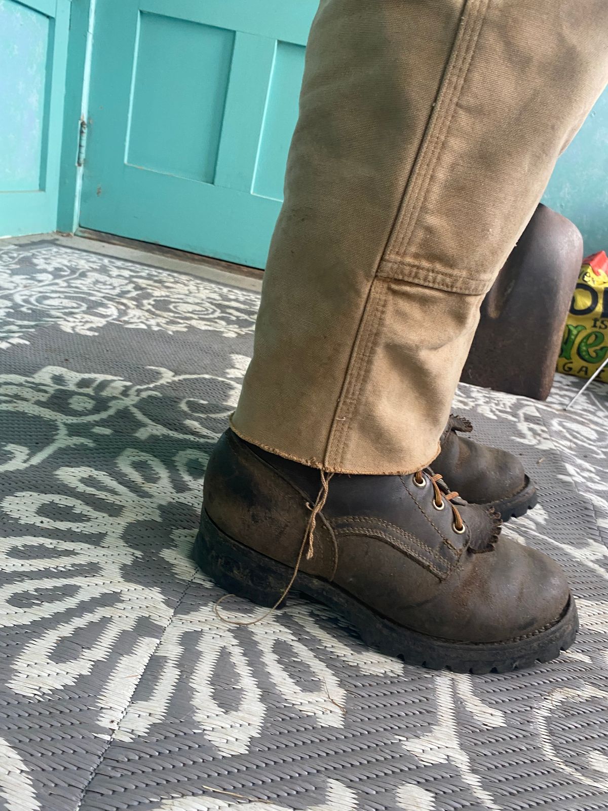 Photo by ColetonFuller on October 5, 2024 of the Drew's Boots 10-inch Logger in Brown Roughout.