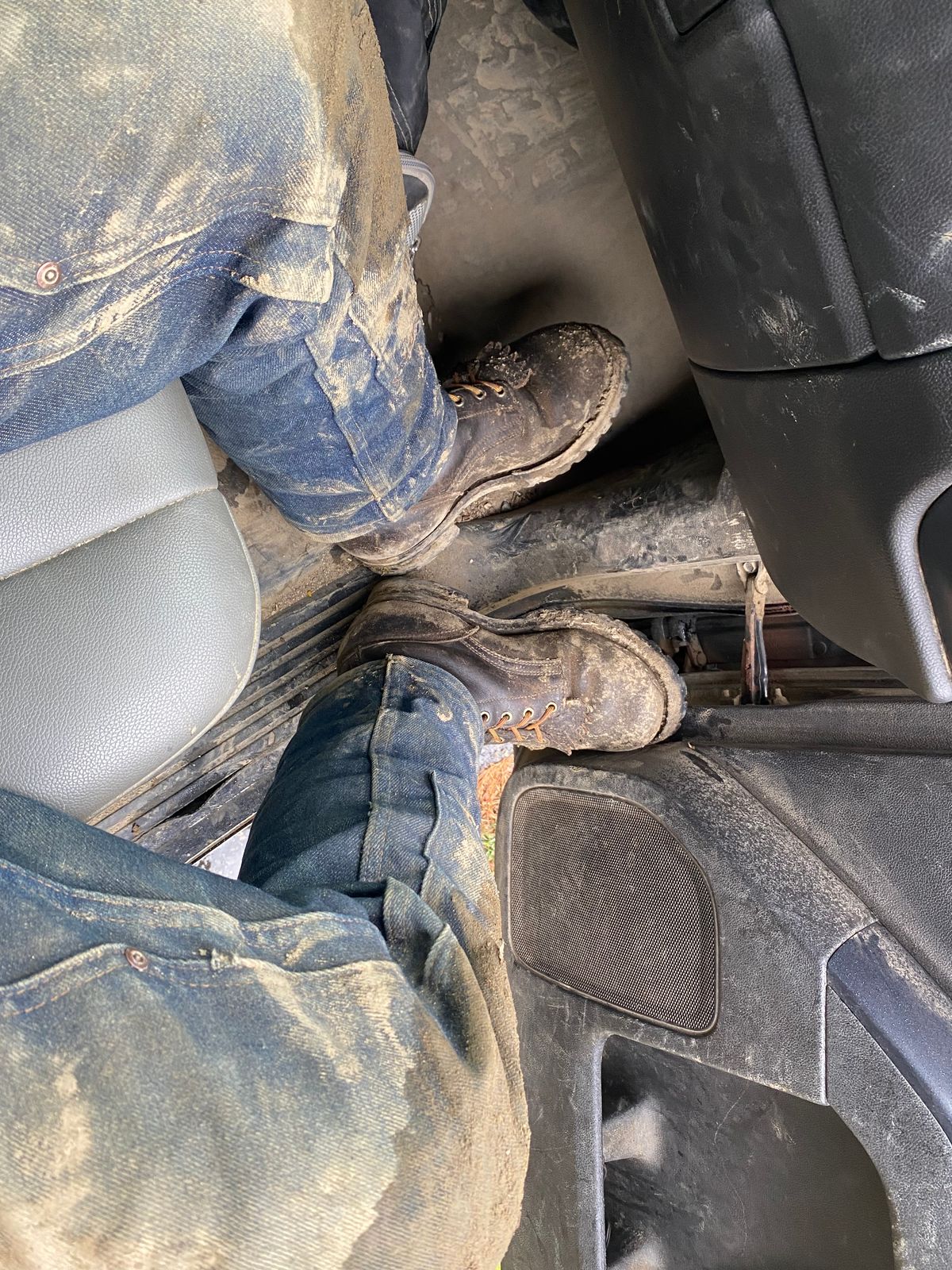 Photo by ColetonFuller on October 30, 2024 of the Drew's Boots 10-inch Logger in Brown Roughout.