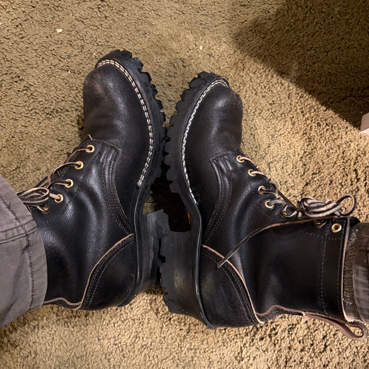 Photo by onepulp on January 9, 2026 of the Nicks Urban Logger in Horween Brown Waxed Flesh.