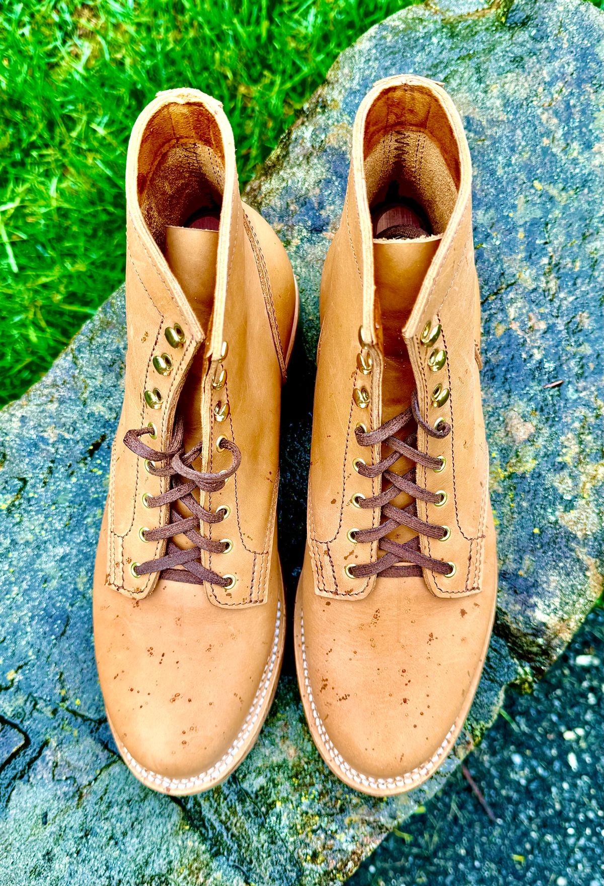 Photo by grantini on October 1, 2024 of the Oldspeed Service Boot 6” in Horween Tan Latigo.