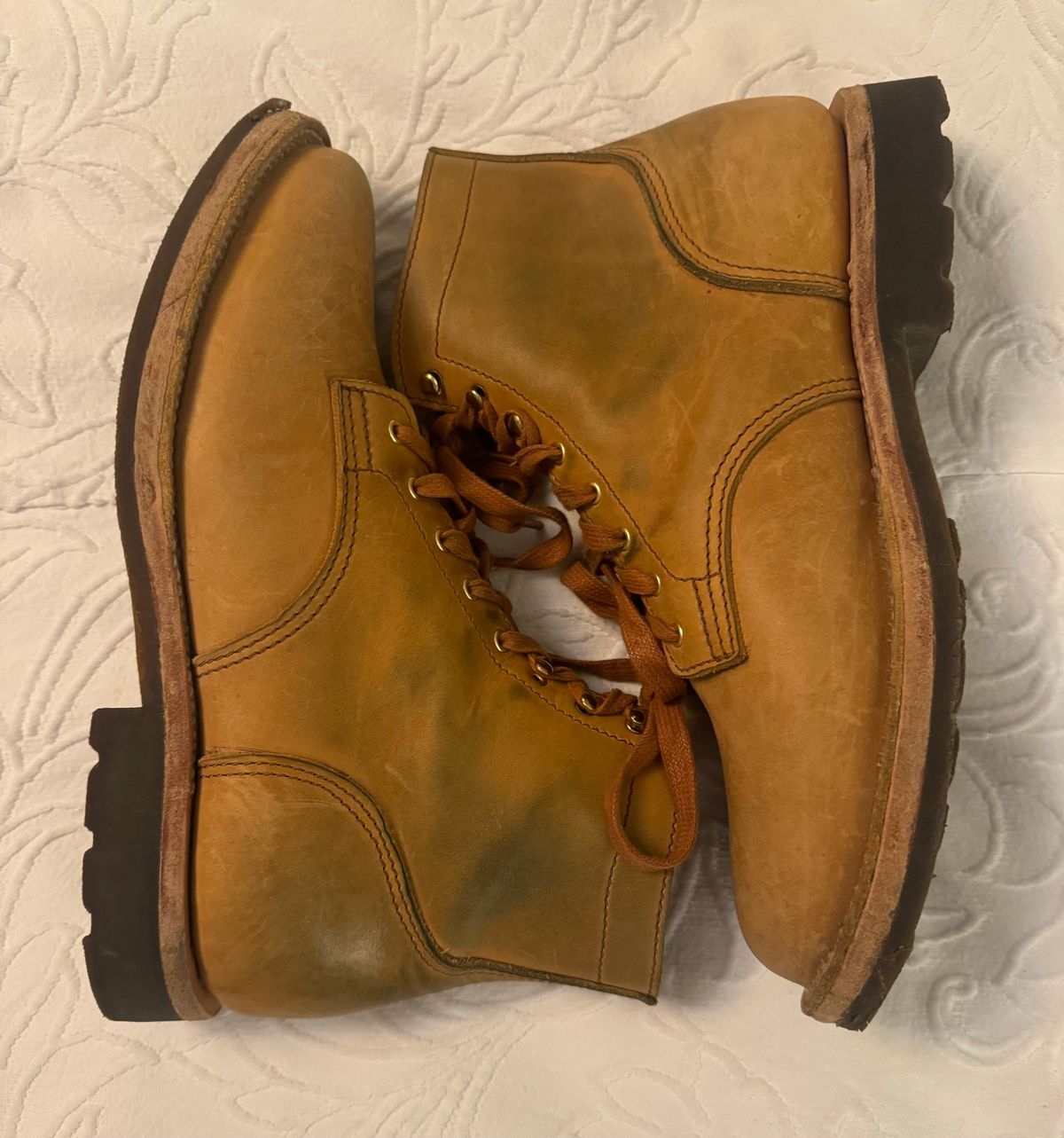 Photo by grantini on November 1, 2024 of the Oldspeed Service Boot 6” in Horween Tan Latigo.