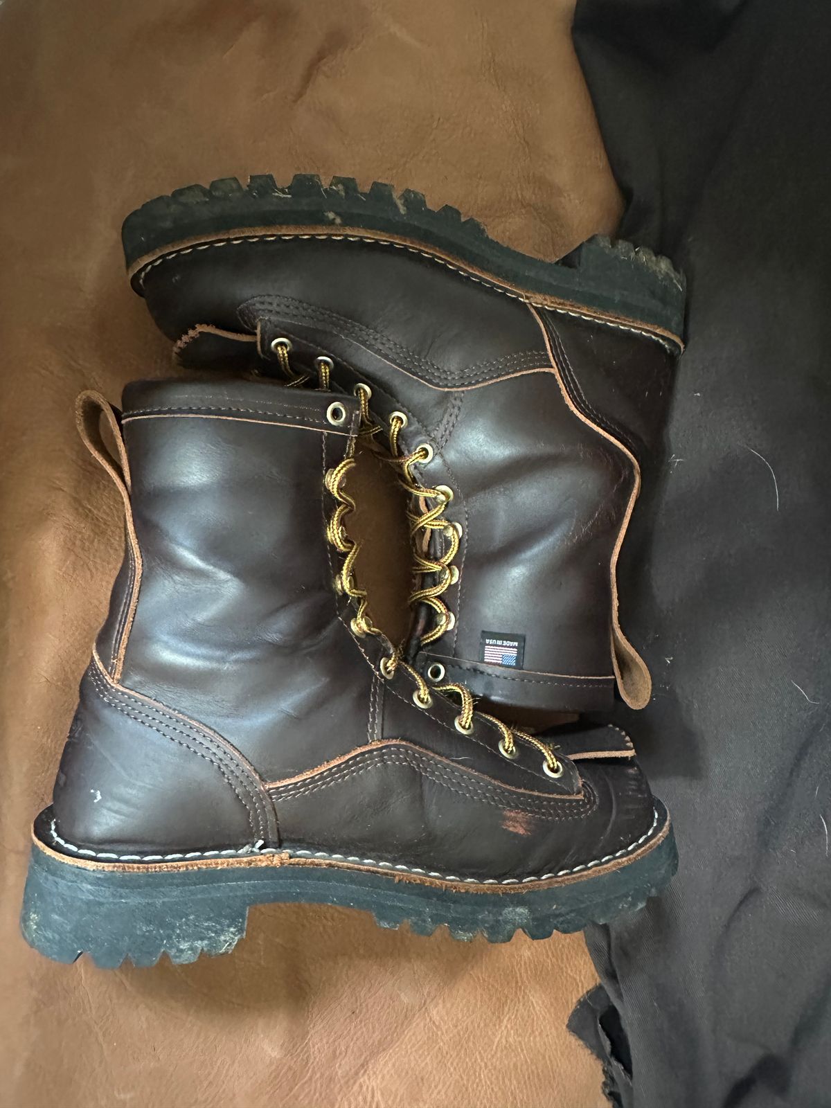 Photo by MaisonSerrif on November 4, 2025 of the Danner Rain Forest in Brown Full Grain.