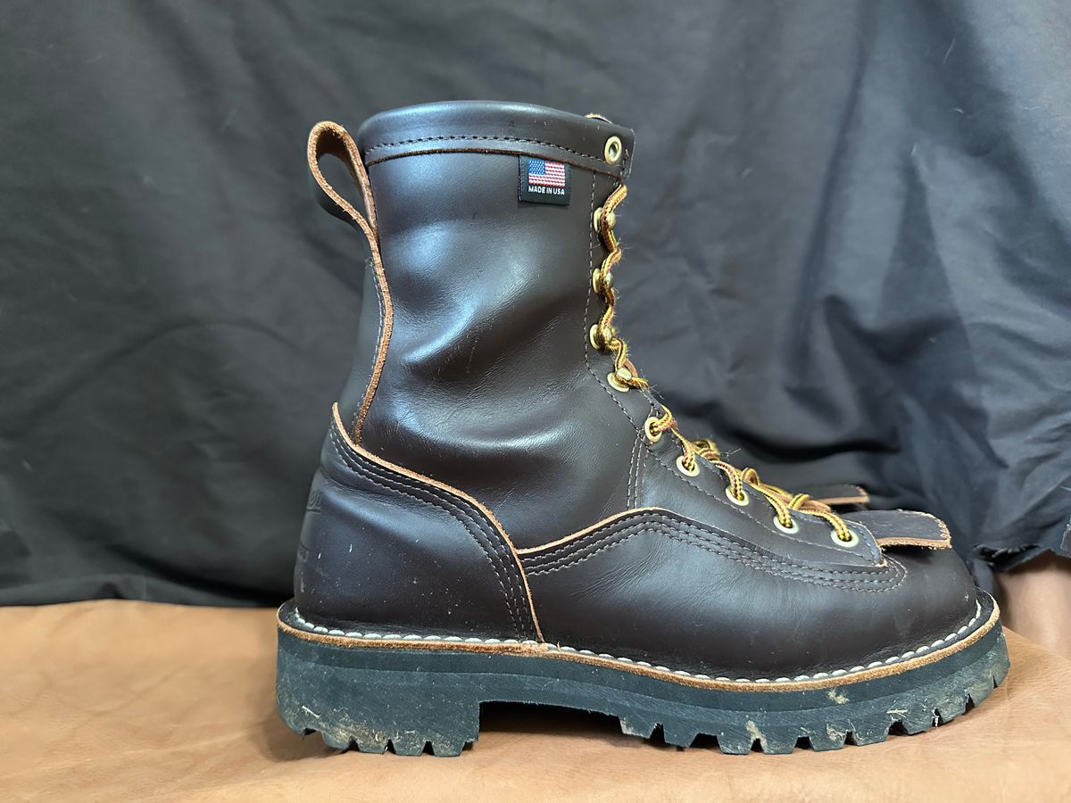 Photo by MaisonSerrif on November 4, 2025 of the Danner Rain Forest in Brown Full Grain.