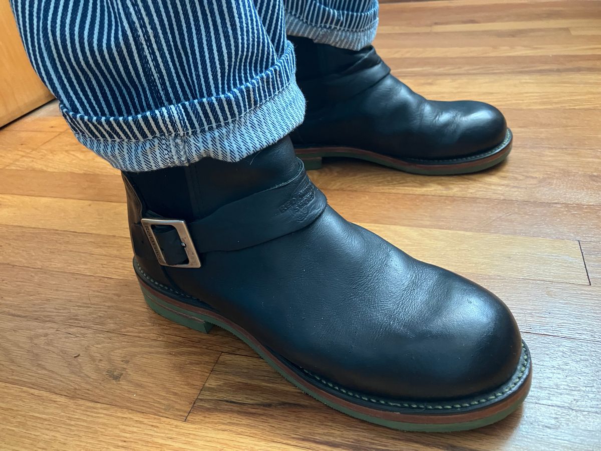 Photo by zaksiyc on October 31, 2025 of the Red Wing 977 in S.B. Foot Unknown Leather.