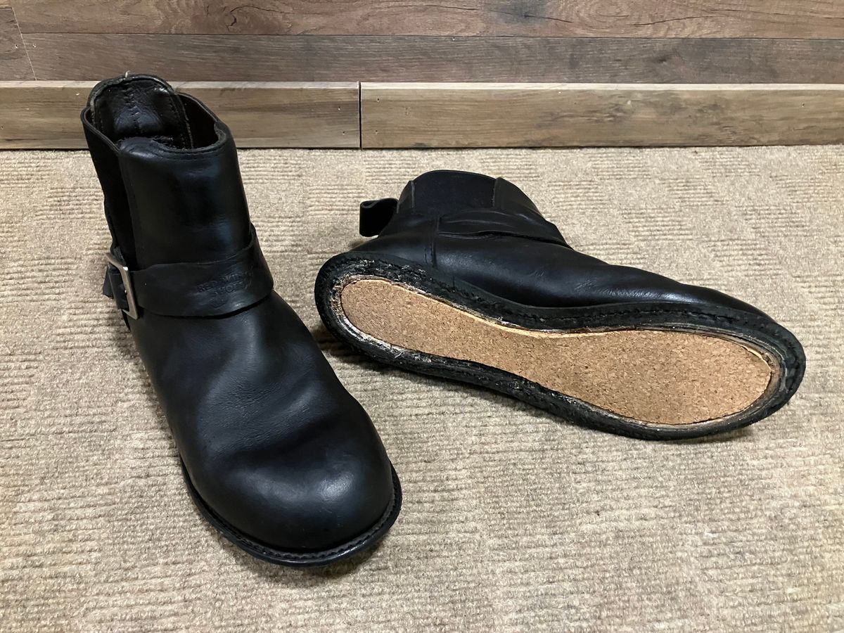 Photo by zaksiyc on May 30, 2025 of the Red Wing 977 in S.B. Foot Unknown Leather.